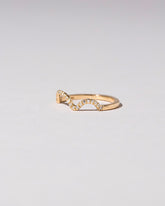 Wiggle Band - Pavé on light color background.