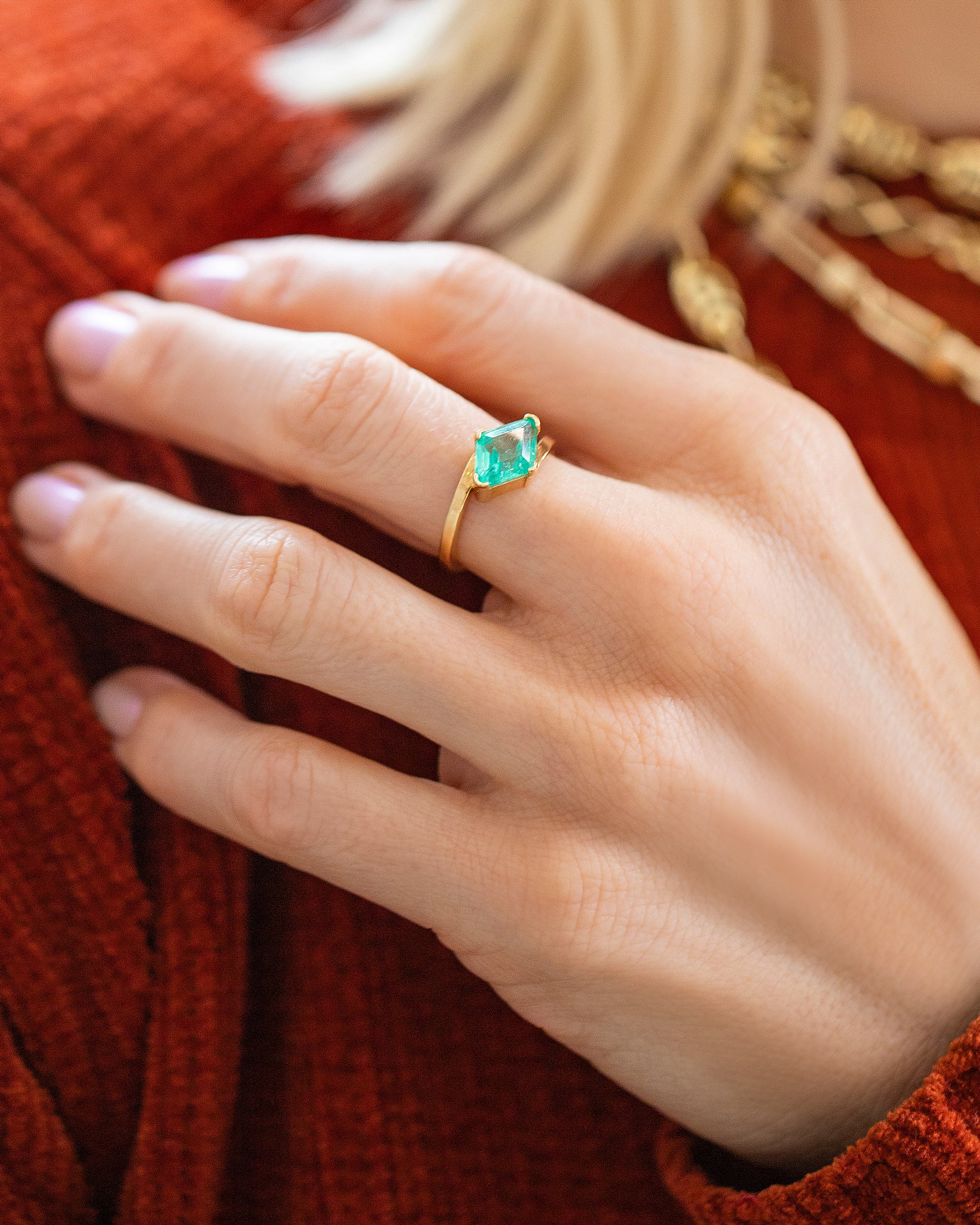 Anthias Ring on model.