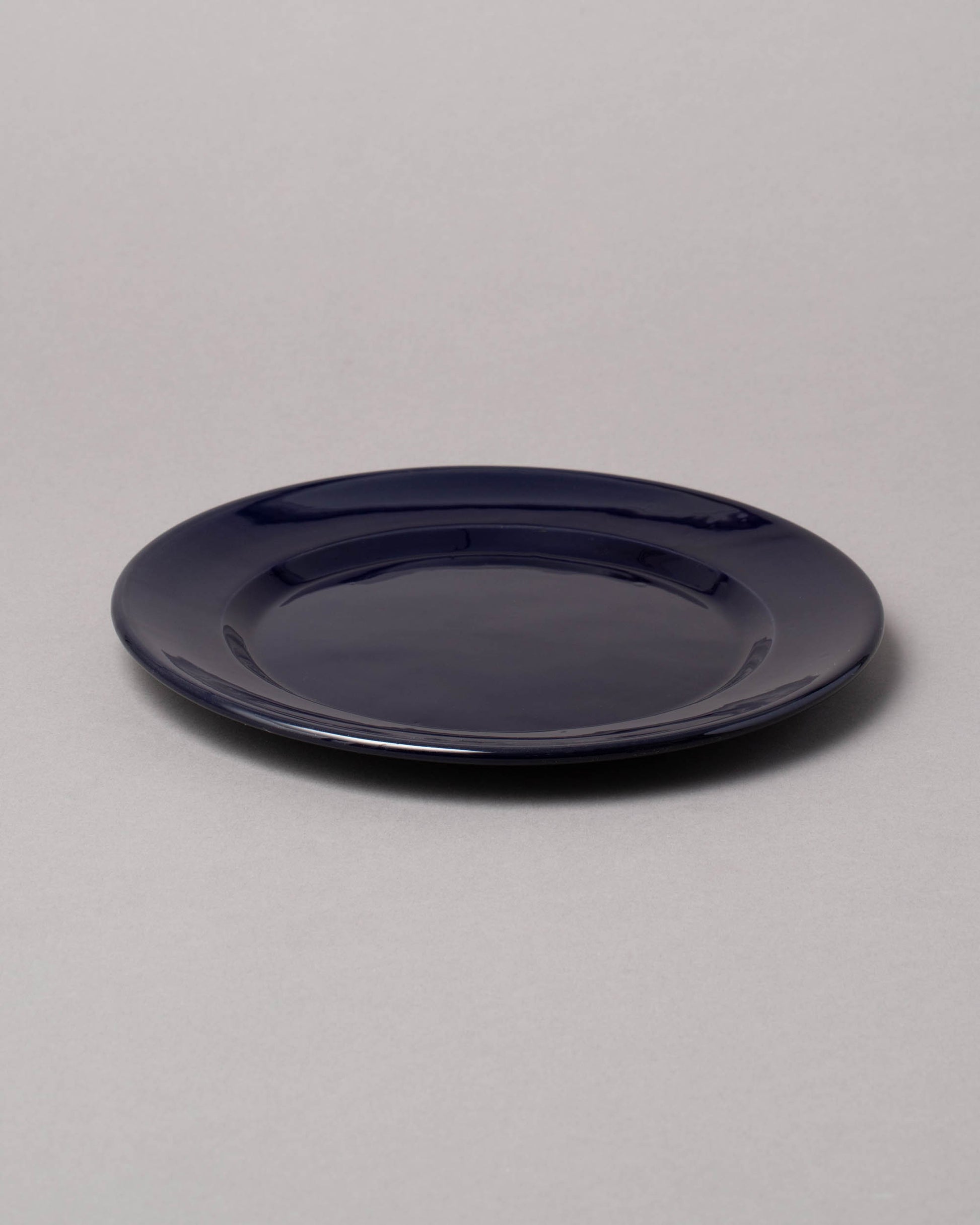 La Ceramica Vincenzo Del Monaco Midnight Medium Dish on light color background.