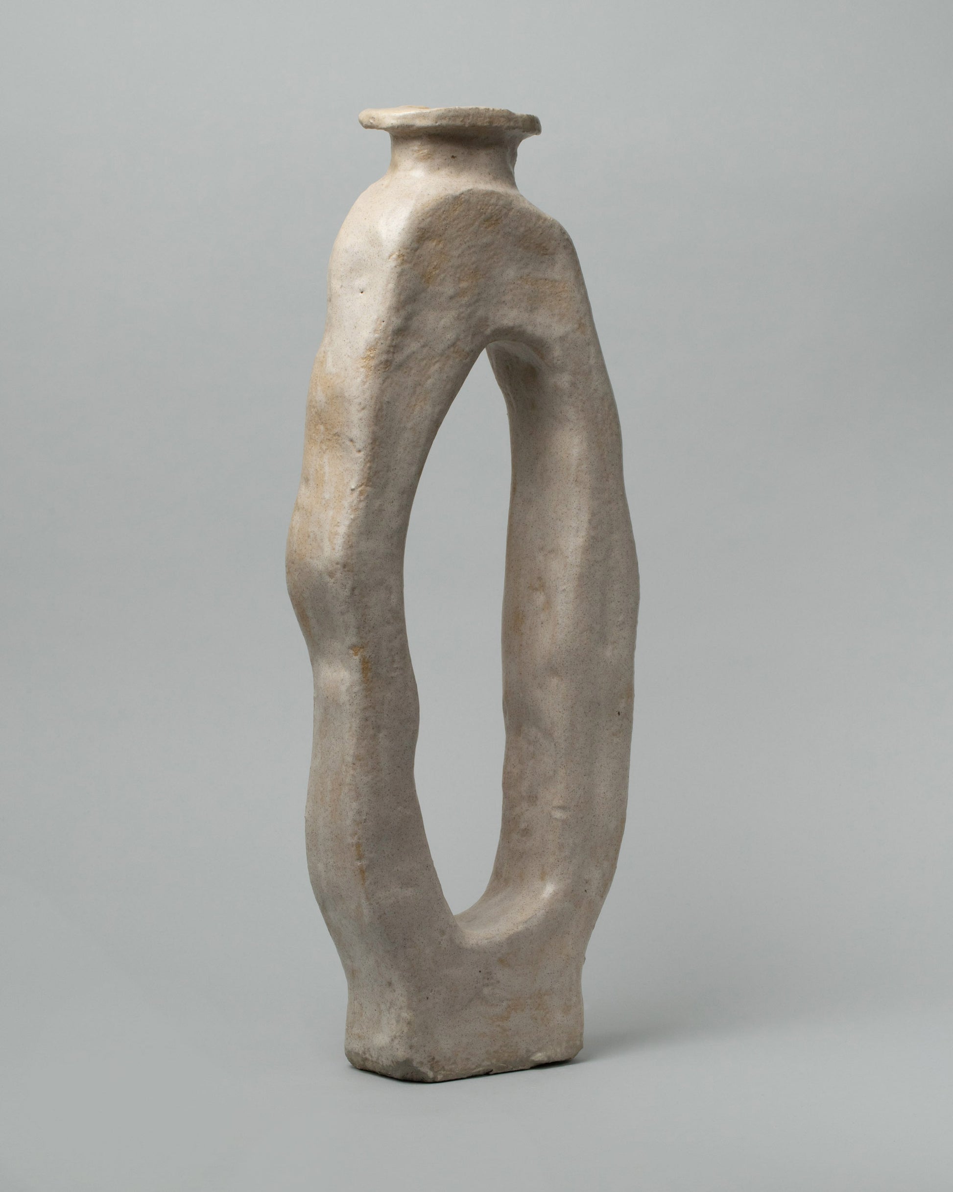 View from the side of the WWillem van Hooff Noz Extra Large Core Vessel on light color background.