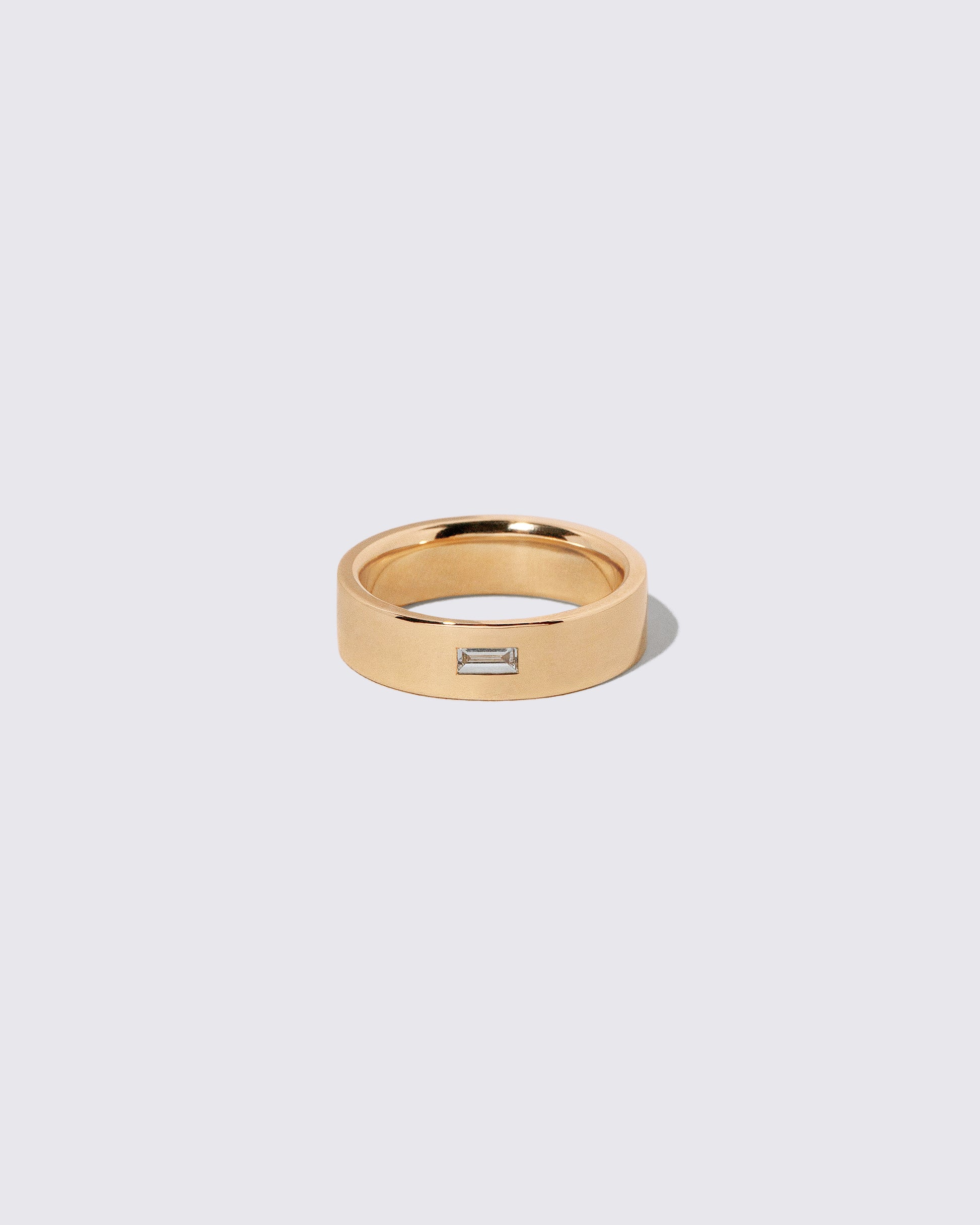 Gold Diamond East West 6mm Baguette-Set Piet Band on light color background.