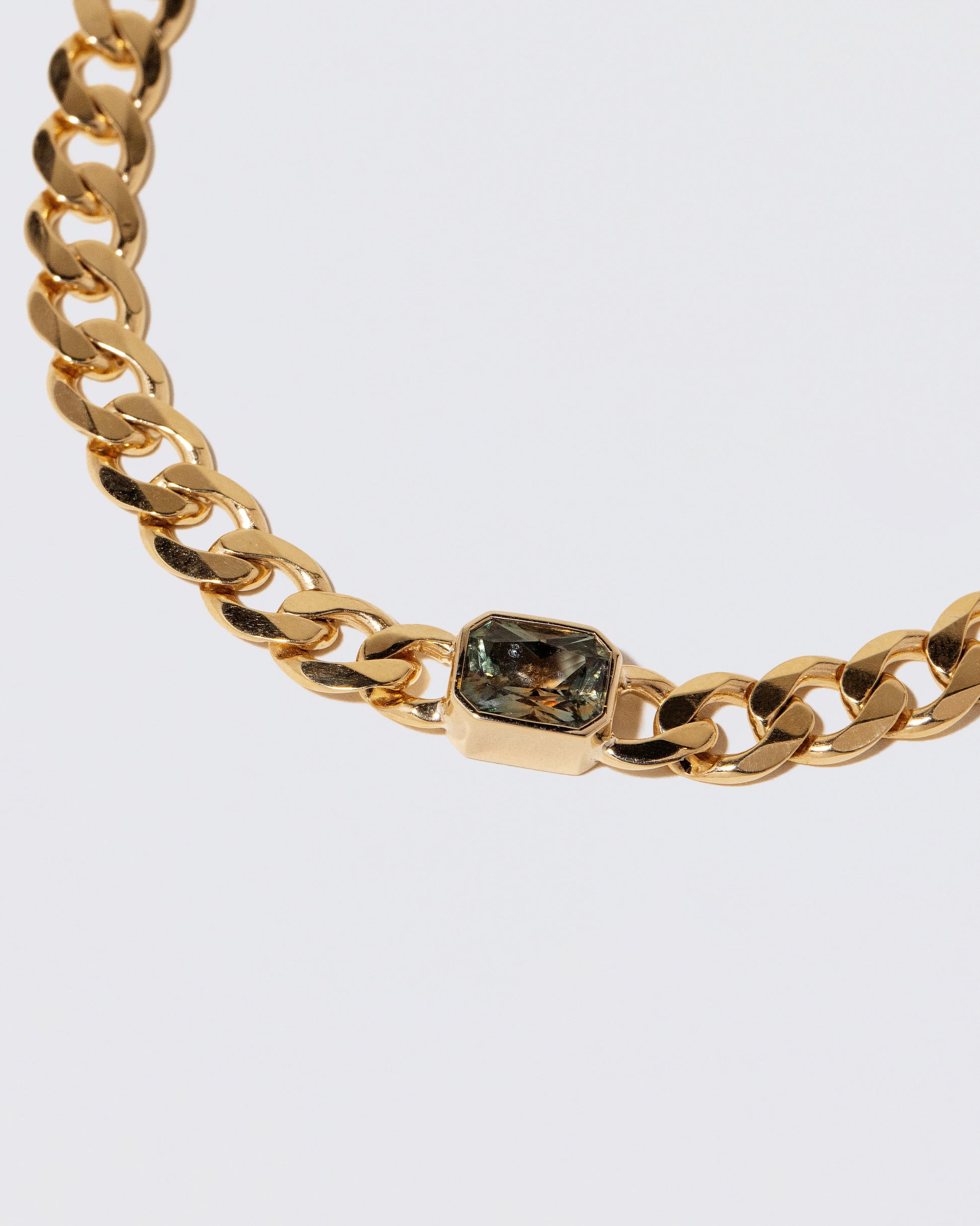 Closeup details of the Identity Chain Bicolor Sapphire Bracelet 003 on light color background.