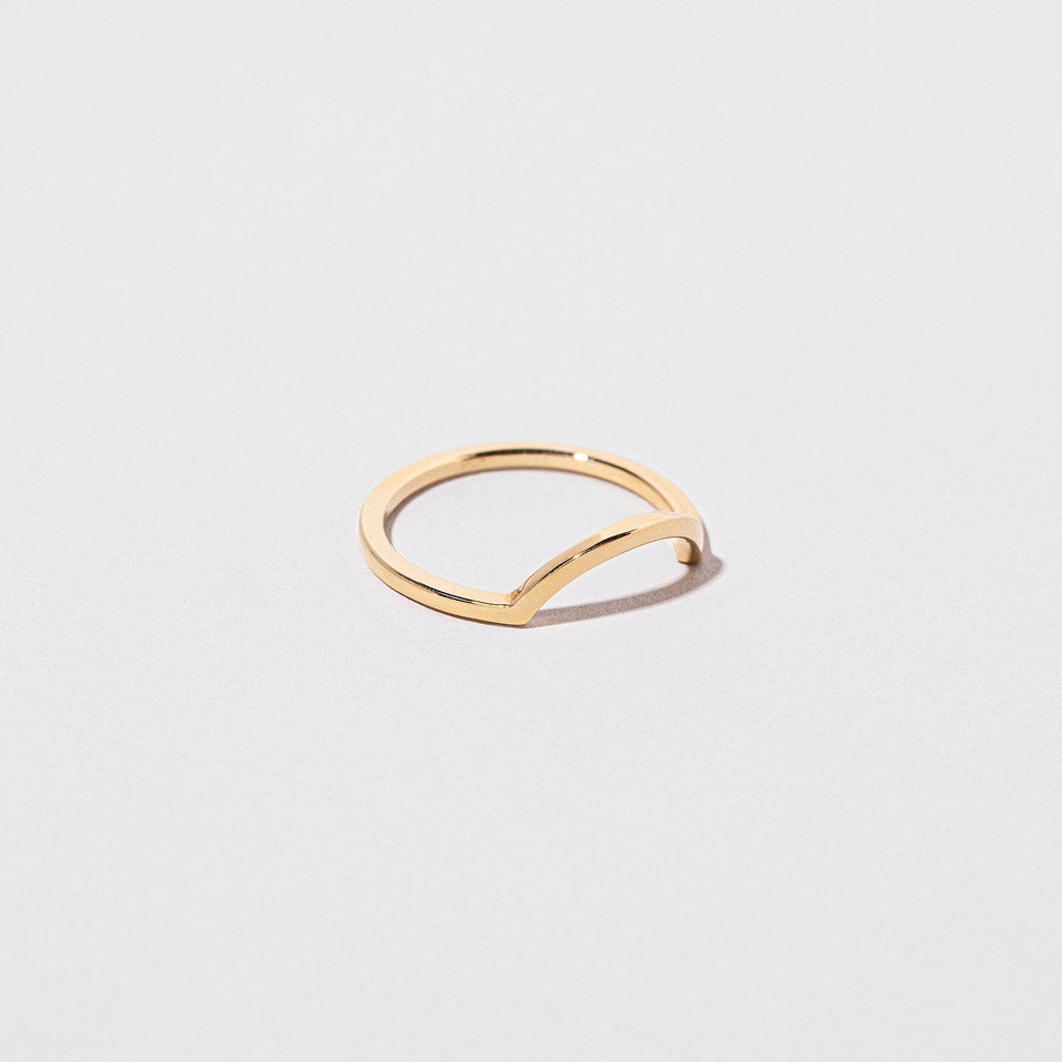 product_details::Closeup details of the Gold Square Wire Curve Band on light color background.