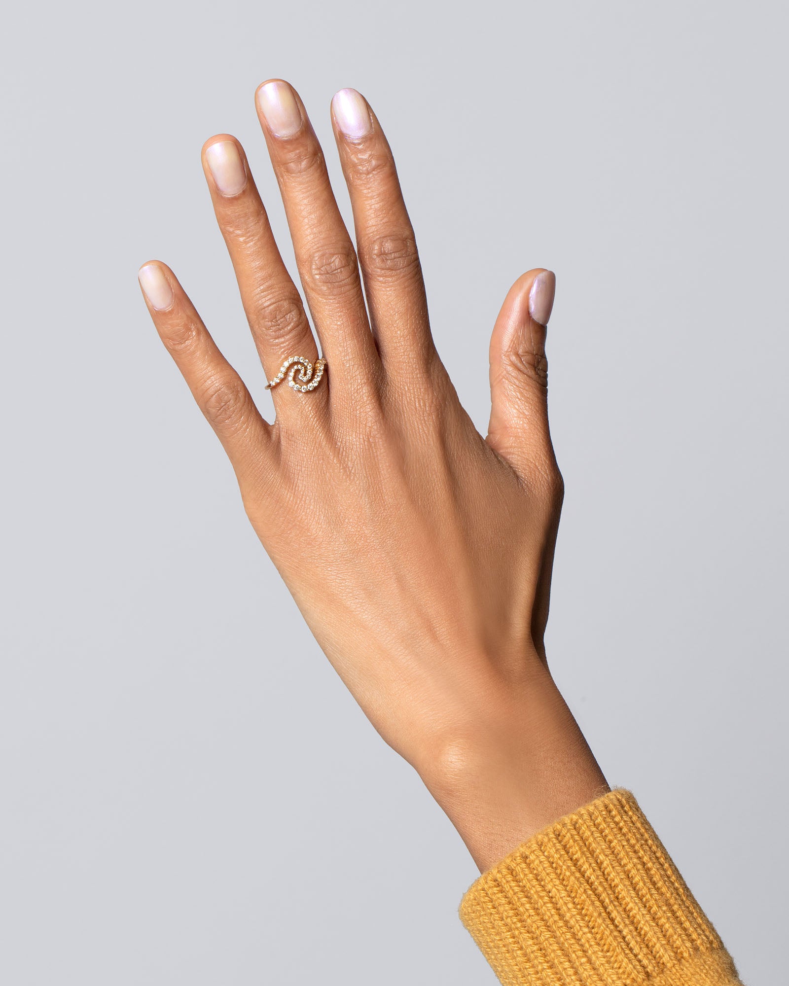 Cyclone Band on model.