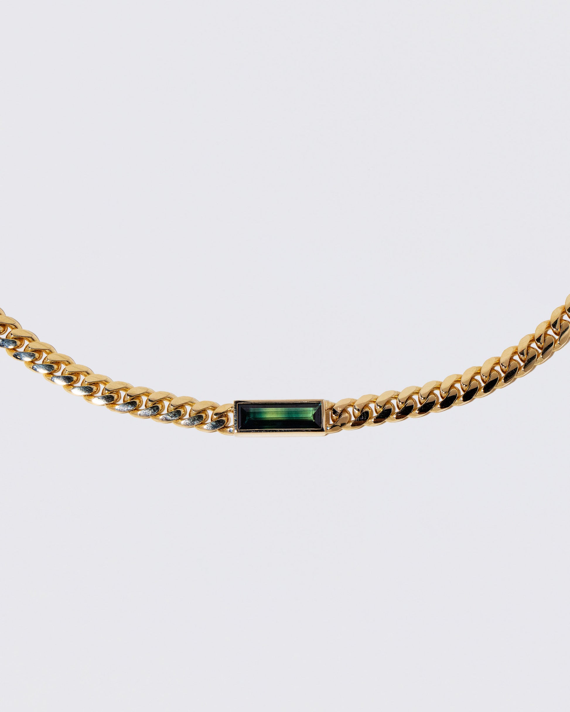 Closeup details of the Identity Chain Bicolor Sapphire Necklace 001 on light color background.