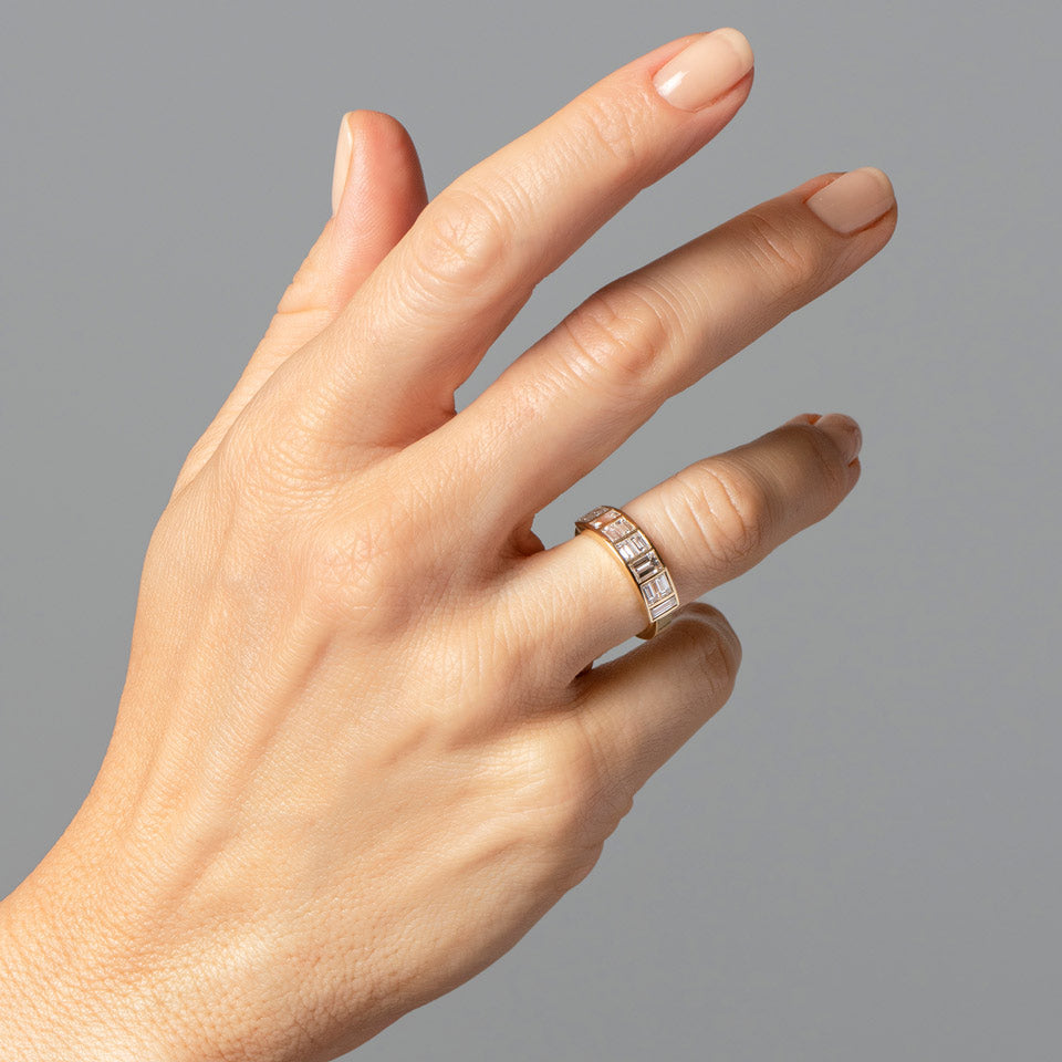 product_details::Meritxell Band on model.