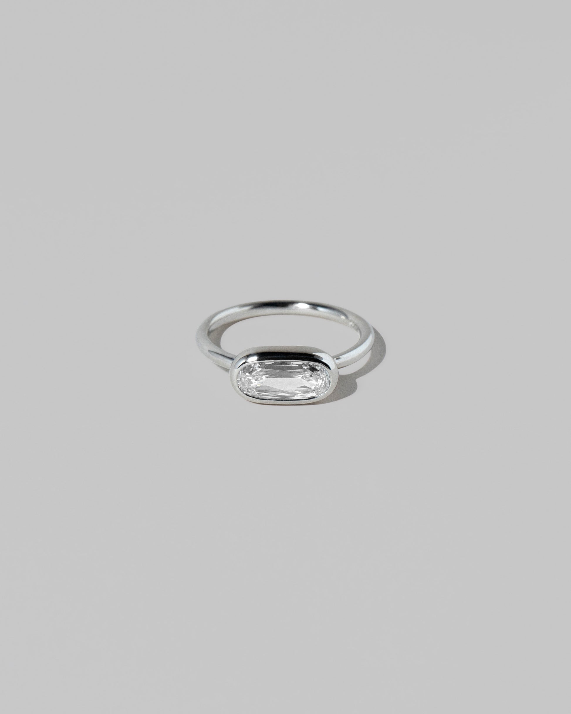 Gusher Diamond Ring 029 on light color background.