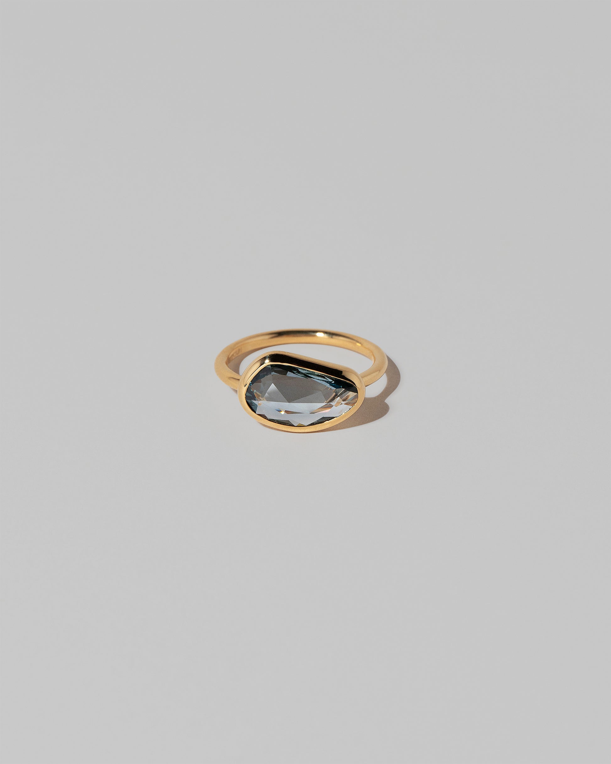 Gusher Teal Sapphire Ring 037 on light color background.