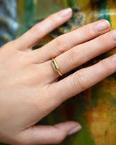 Geyser Bicolor Sapphire Ring 005 on model.