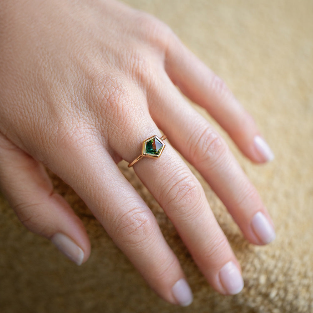 product_details::Geyser Bicolor Sapphire Ring 004 on model.