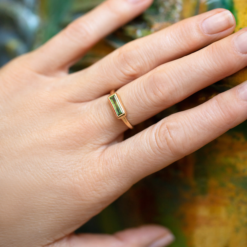 product_details::Geyser Bicolor Sapphire Ring 005 on model.