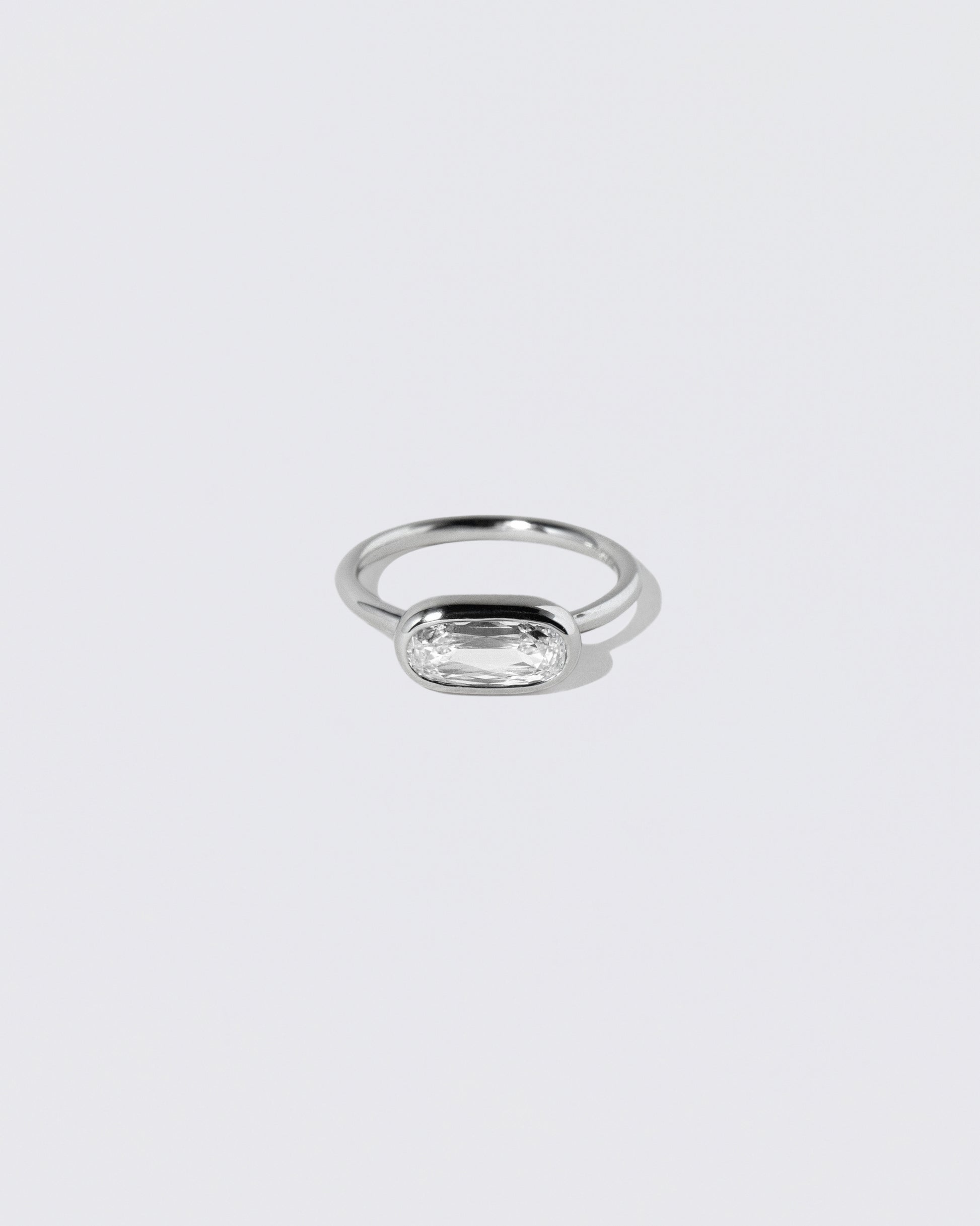 Gusher Diamond Ring 029 on light color background.