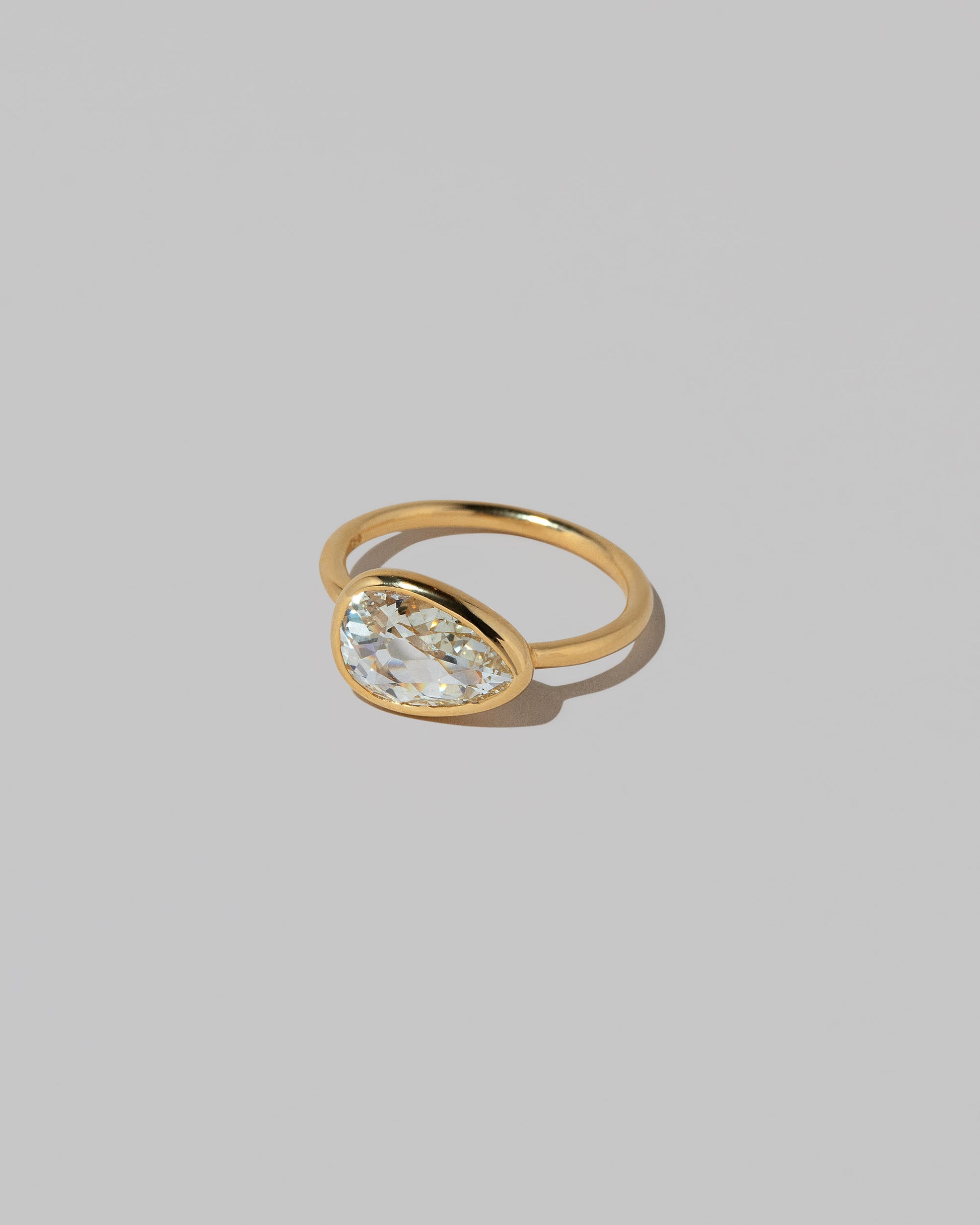 View from the side of the Gusher Diamond Ring 043 on light color background.