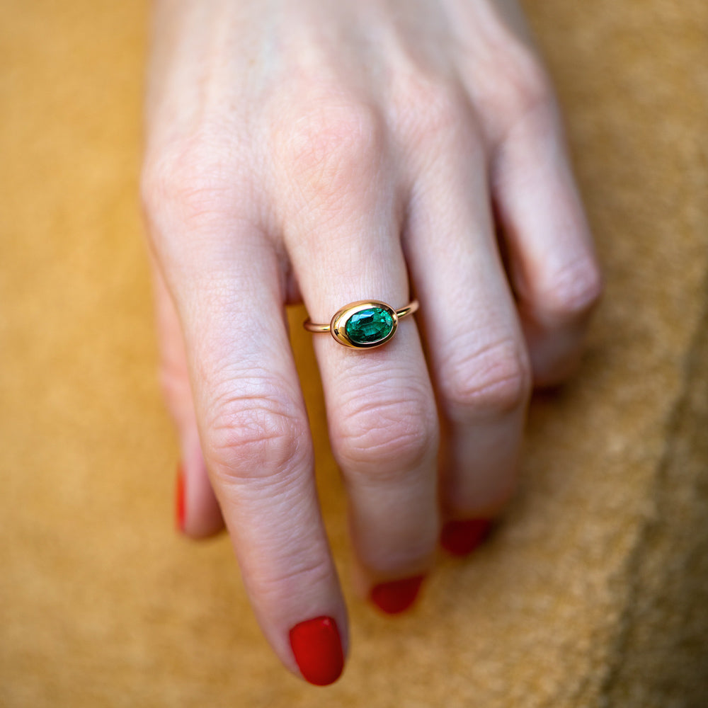 product_details::Oval Emerald Equalize Ring on model.
