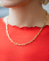 product_details::Wavy Link Chain Necklace on model.