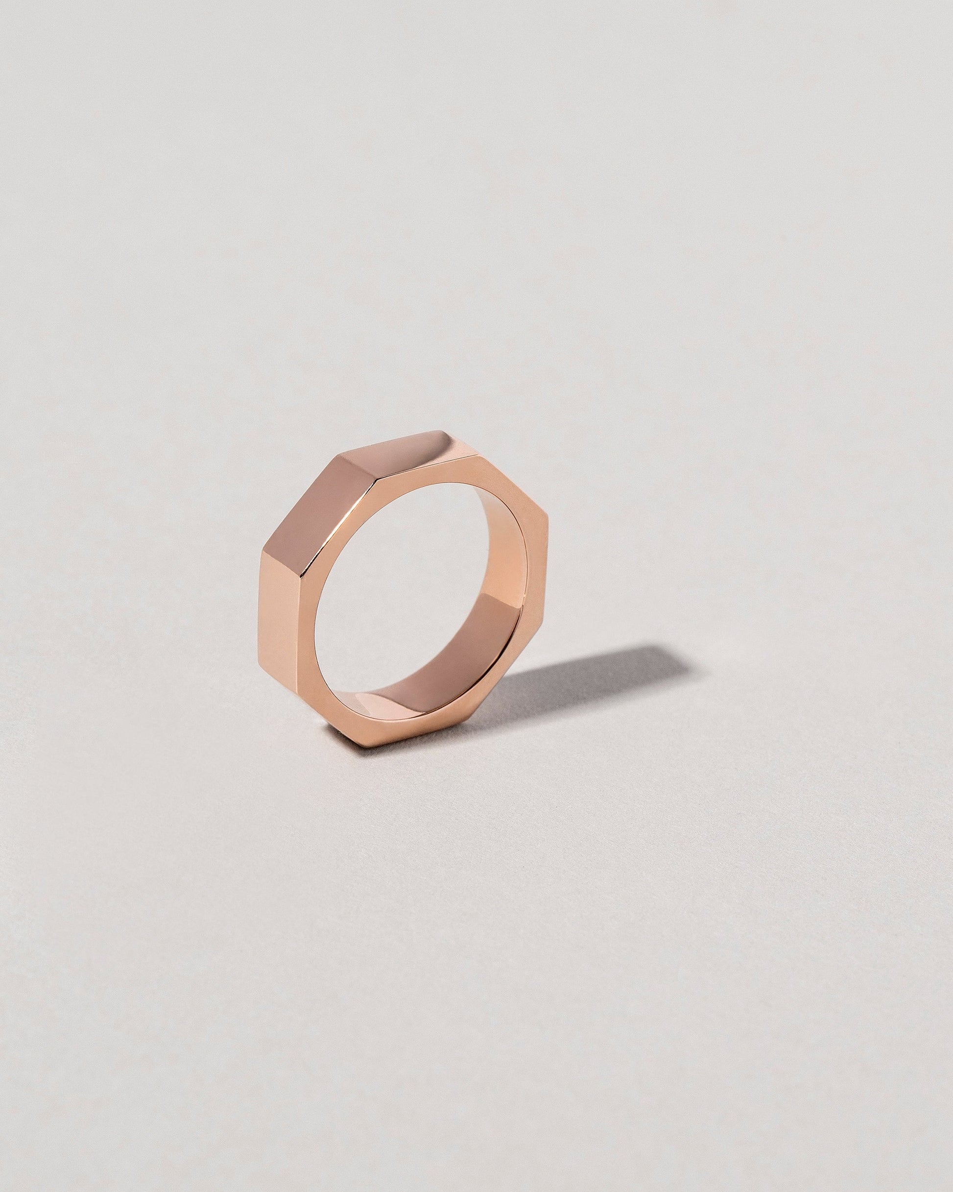 View from the side of the Rose Gold 3mm Segmented Band on light color background.
