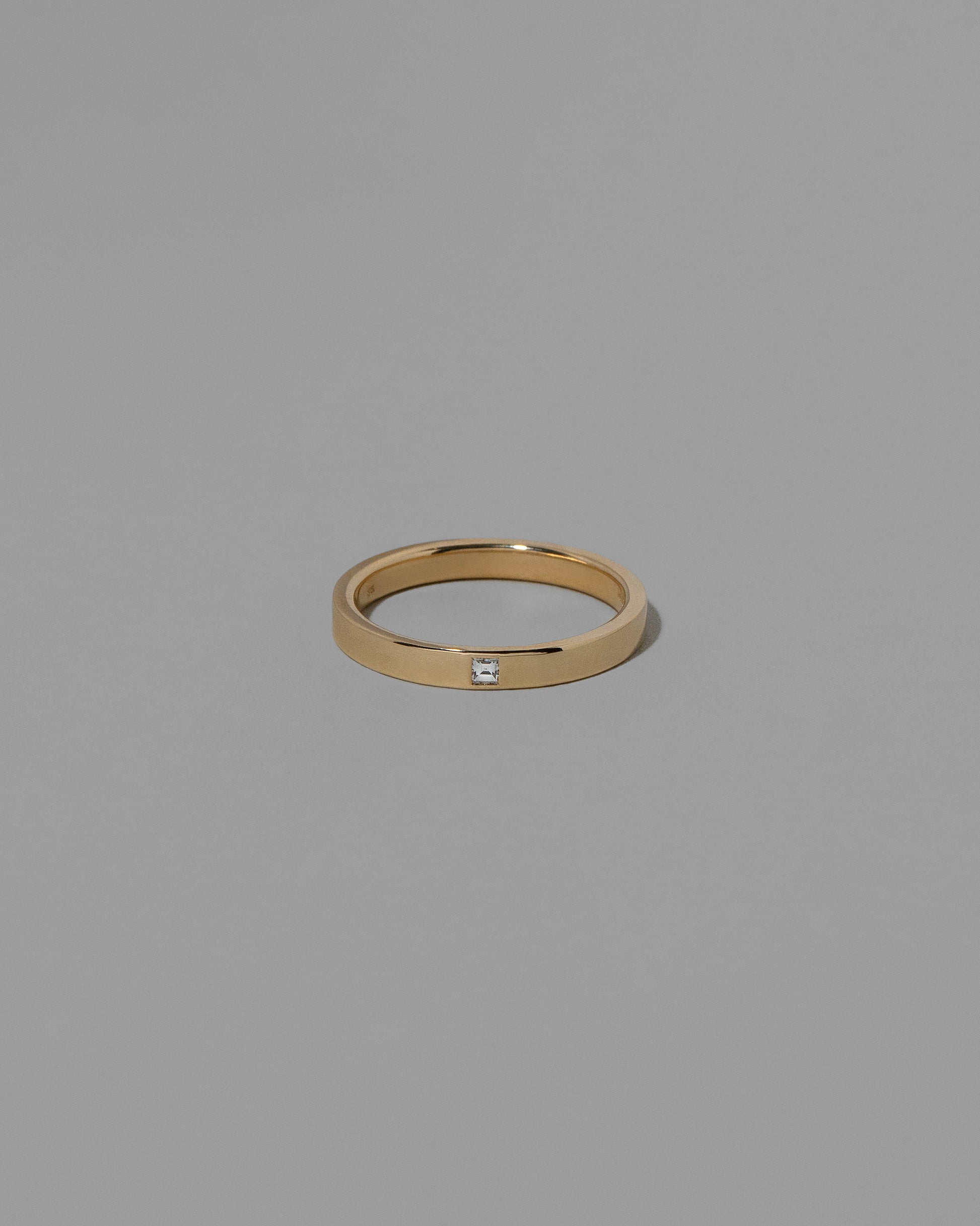 Gold Diamond 3mm Square Cut Piet Band on light color background.