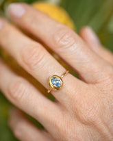 Past version of the Oval Bicolor Sapphire Precise Ring on model.