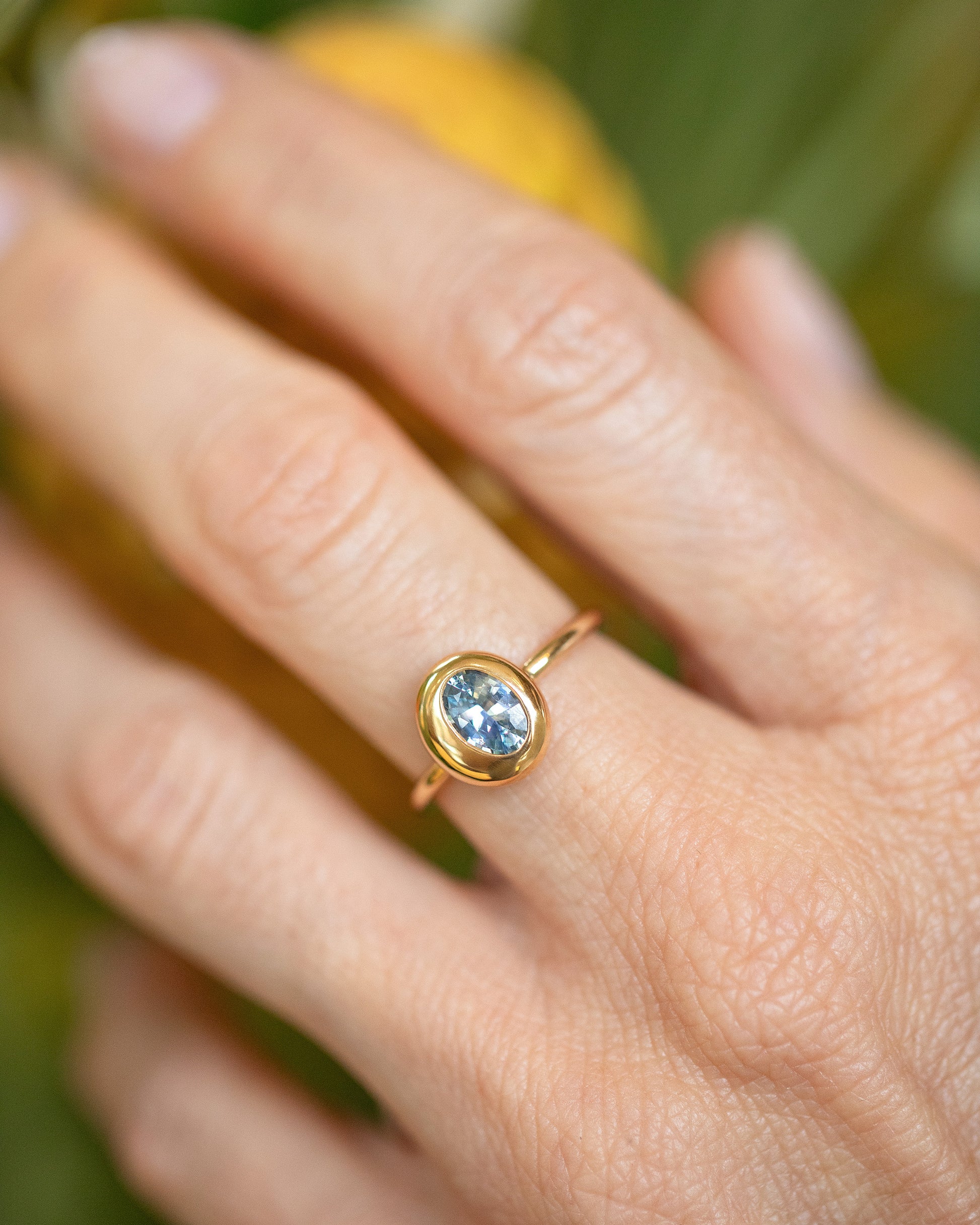 Past version of the Oval Bicolor Sapphire Precise Ring on model.