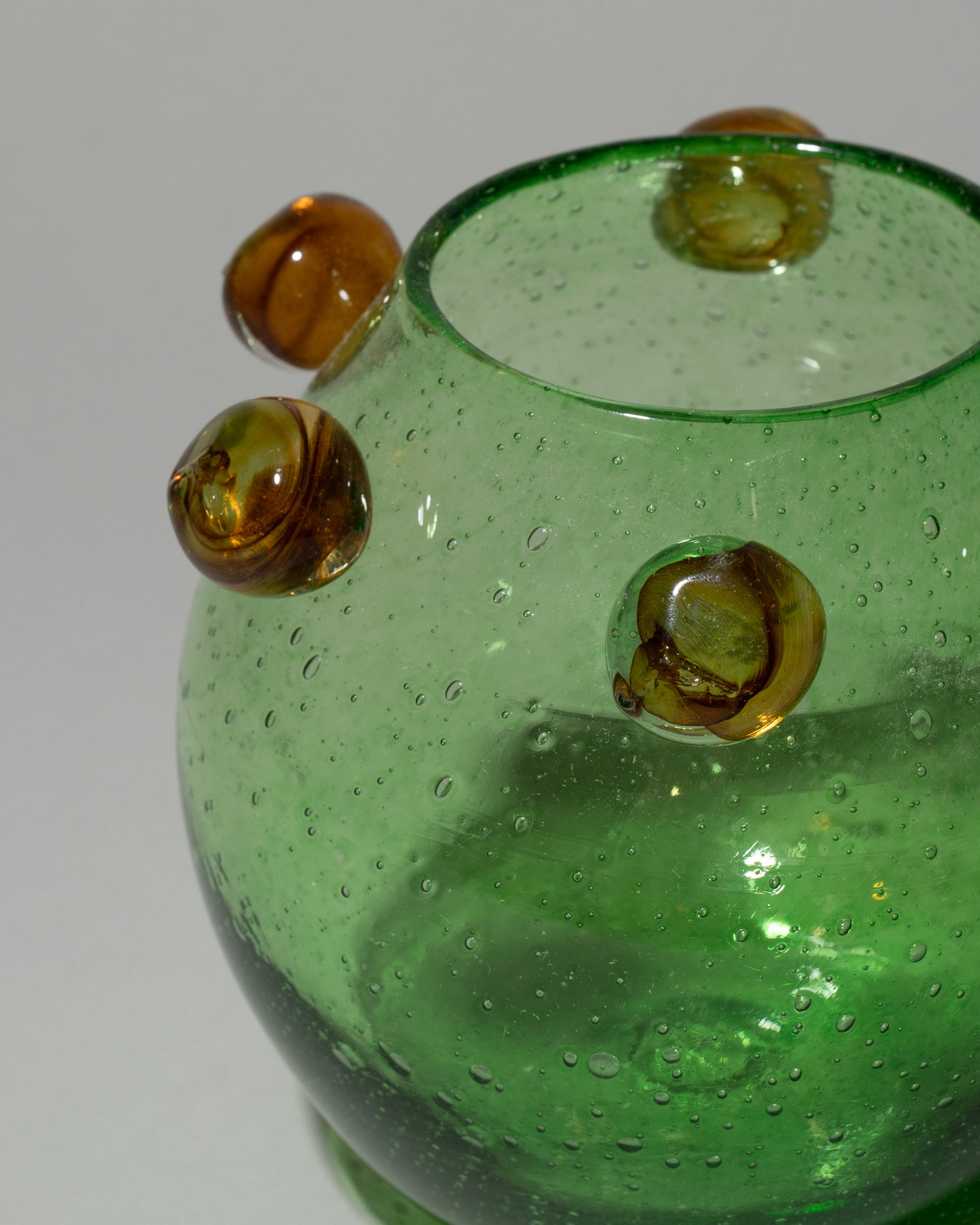 Closeup detail of the La Romaine Editions x Sophie Lou Jacobsen Le Petit Récif Vase on light color background.