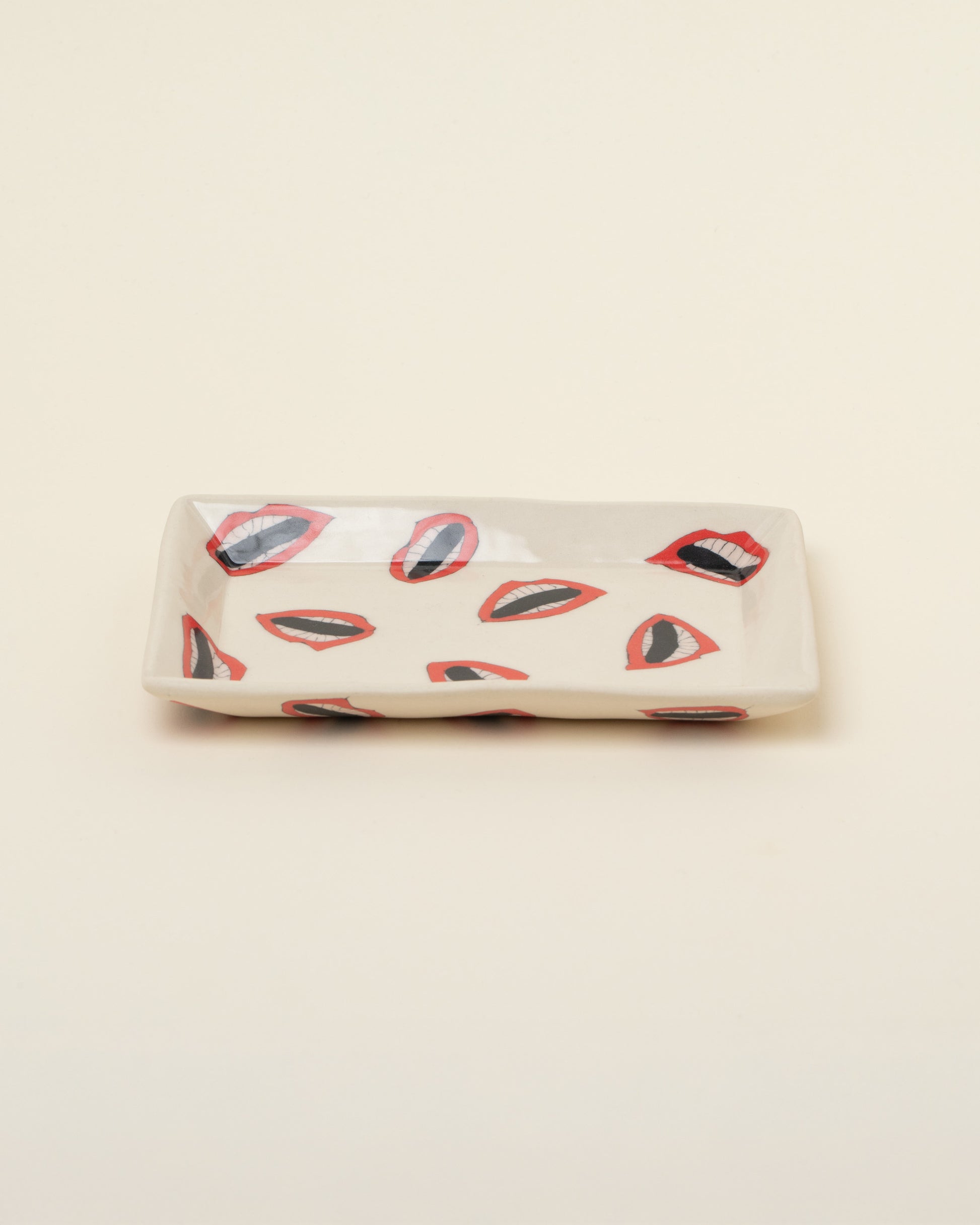 View from the side of the Slush Club Nerikomi Lip Tray on light color background.