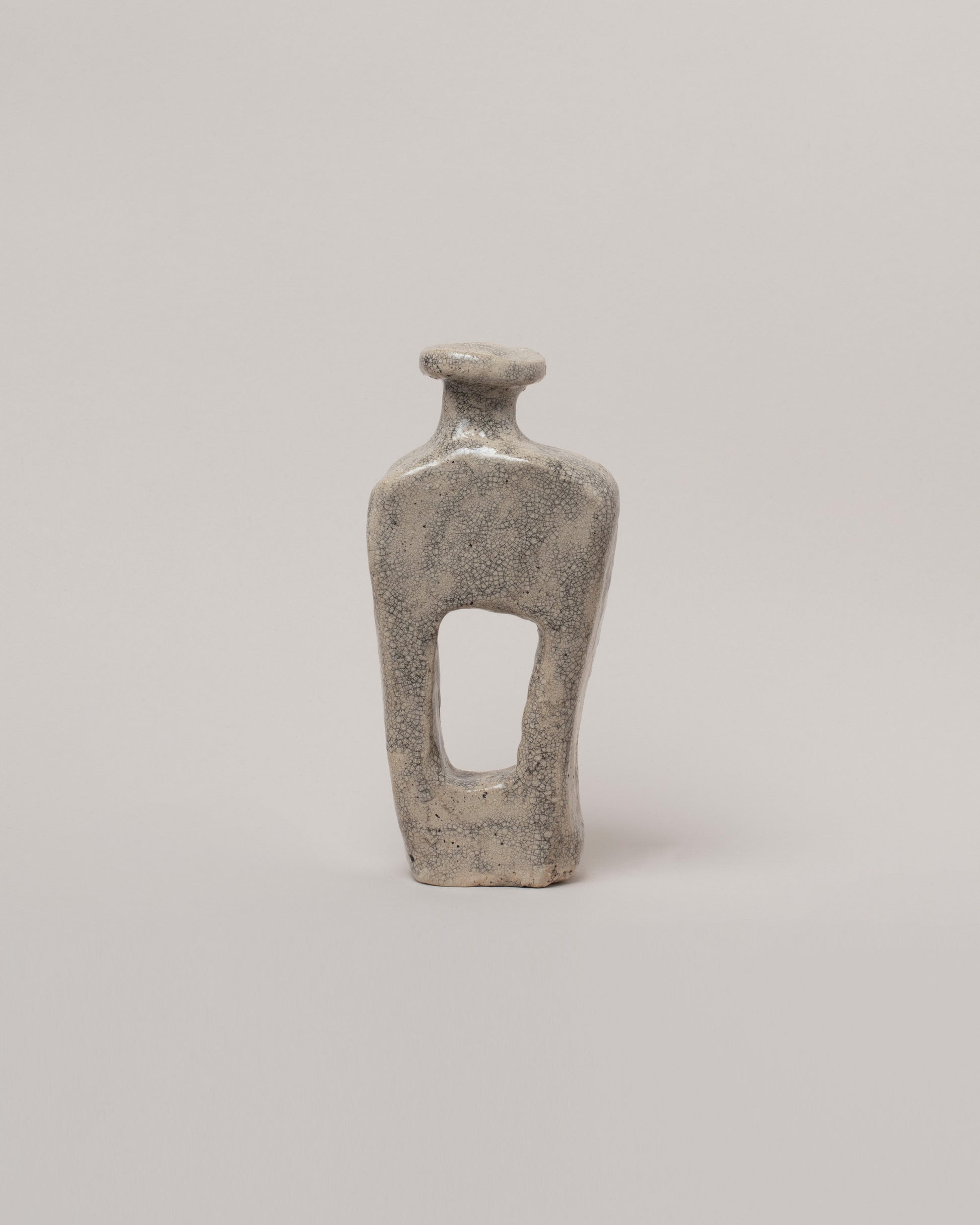 Willem van Hooff Sandrift Tiny Core Vessel on light color background.