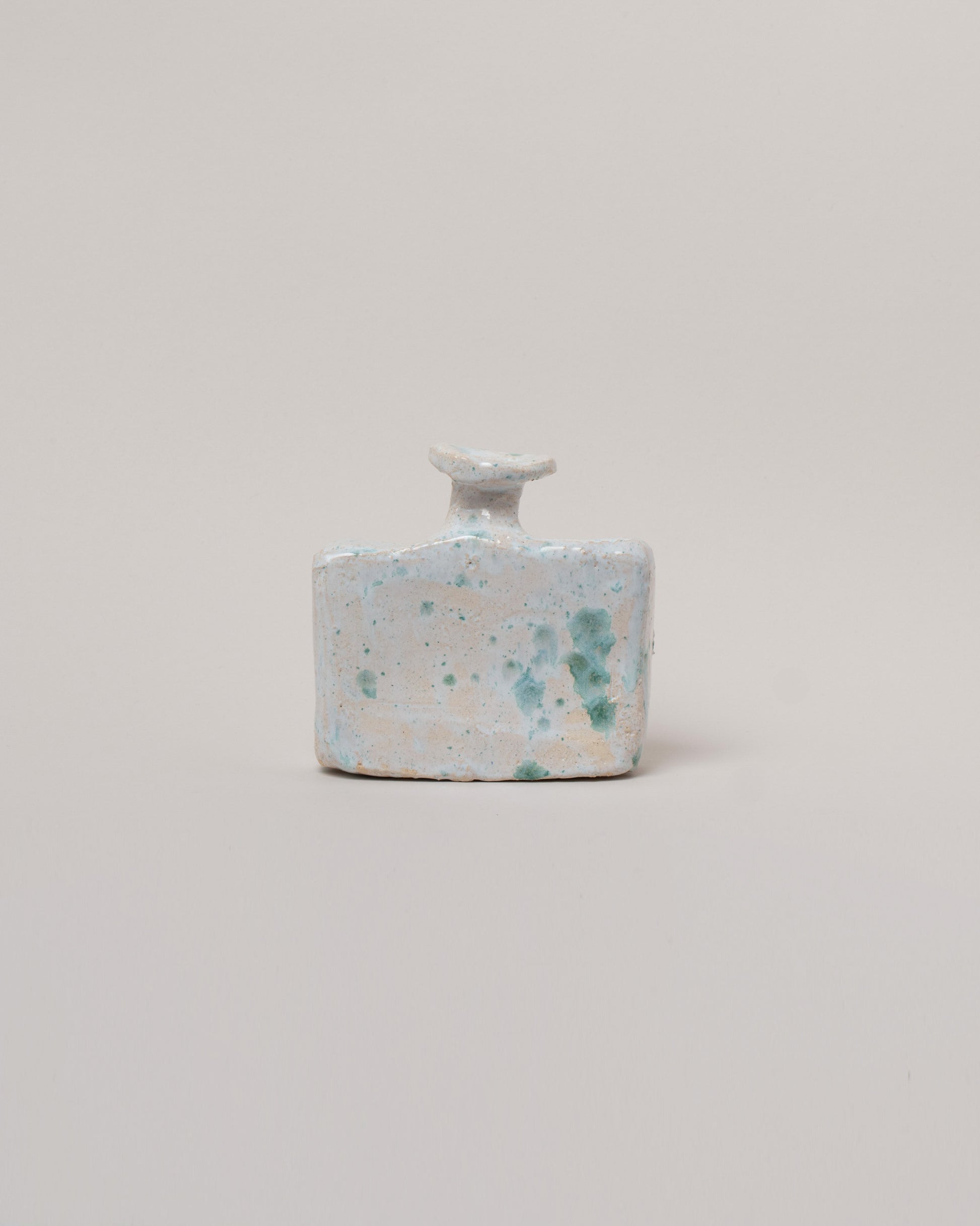 Willem van Hooff Oxley Tiny Core Vessel on light color background.