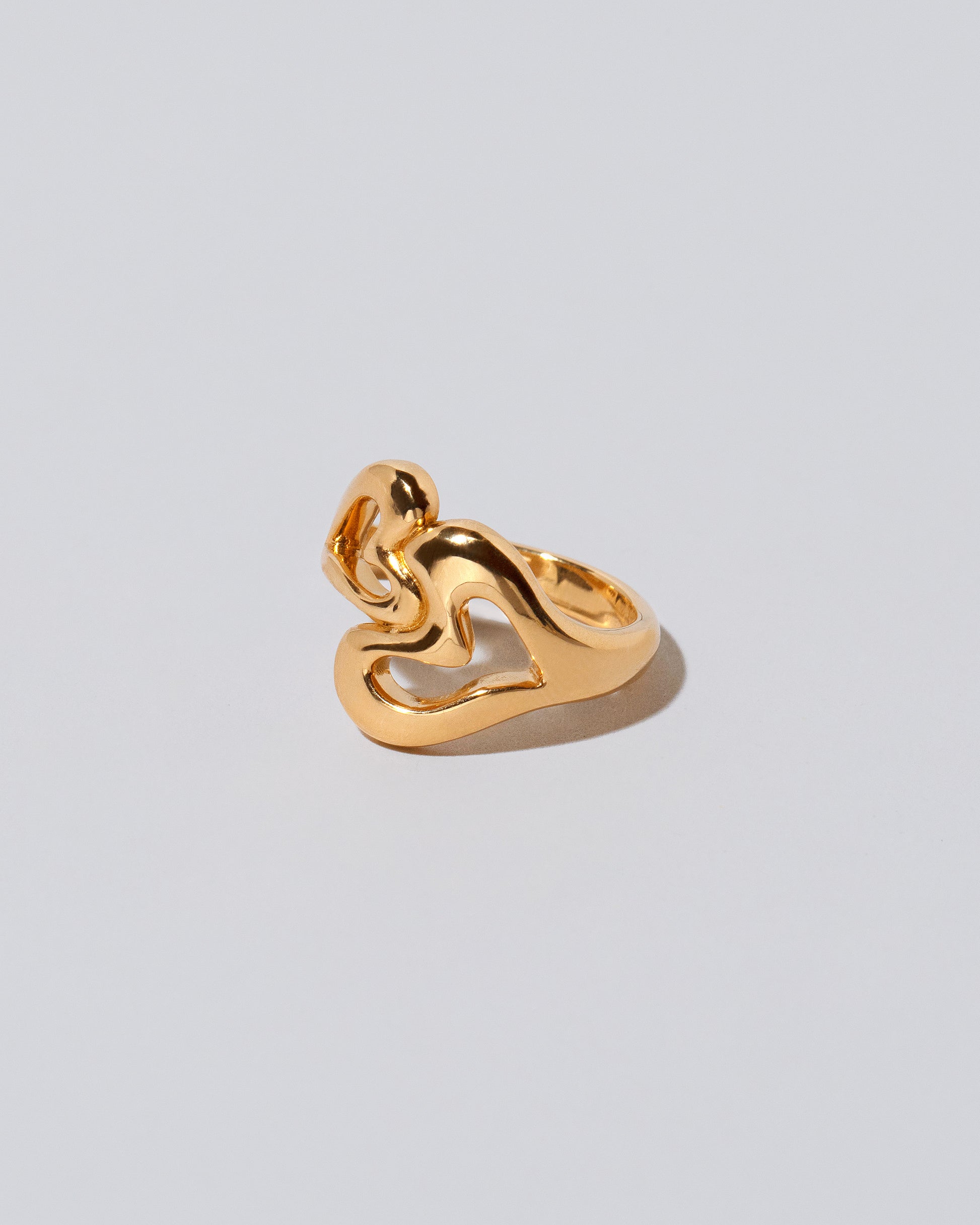 View from the side of the Thousand & One Night Heart Ring on light color background.