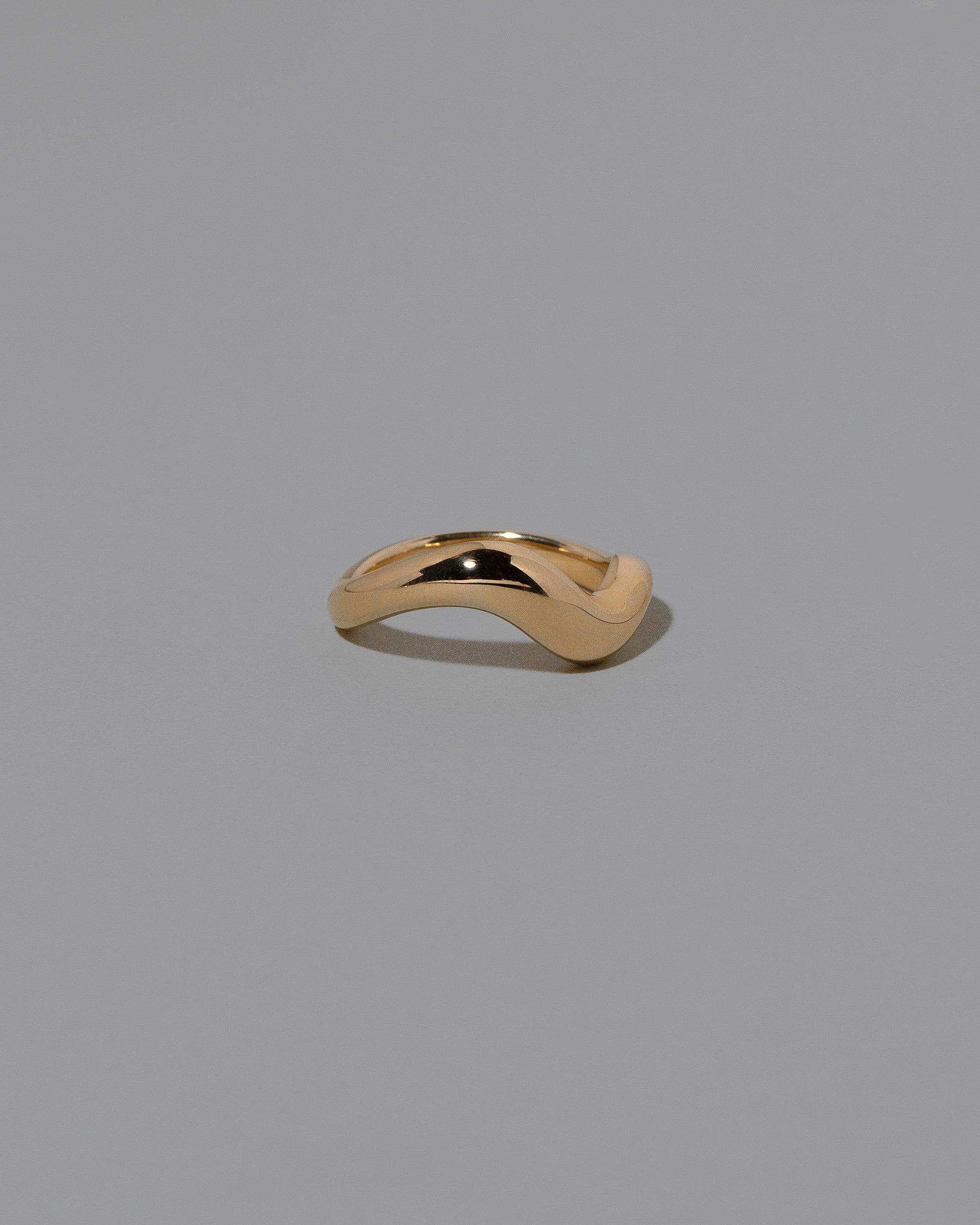 View from the side of the Gold Unbroken Band on light color background.