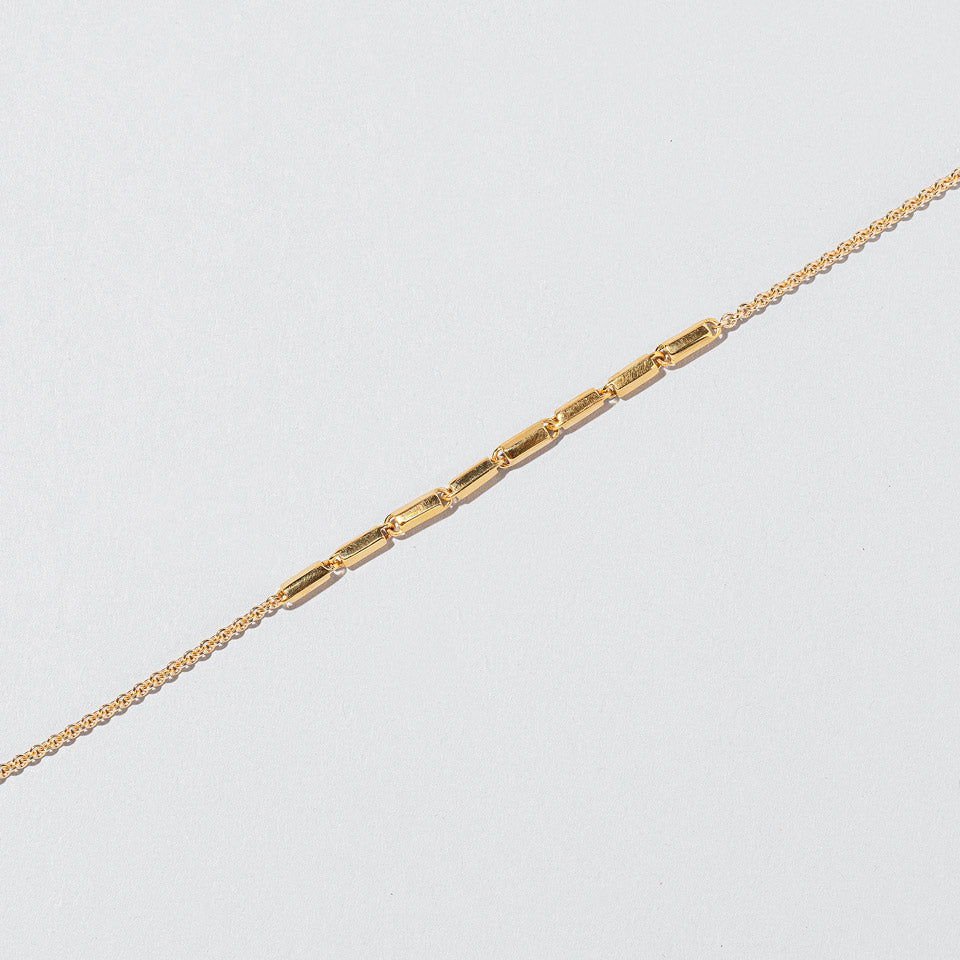 product_details:: Inclusion Bracelet on light color background.