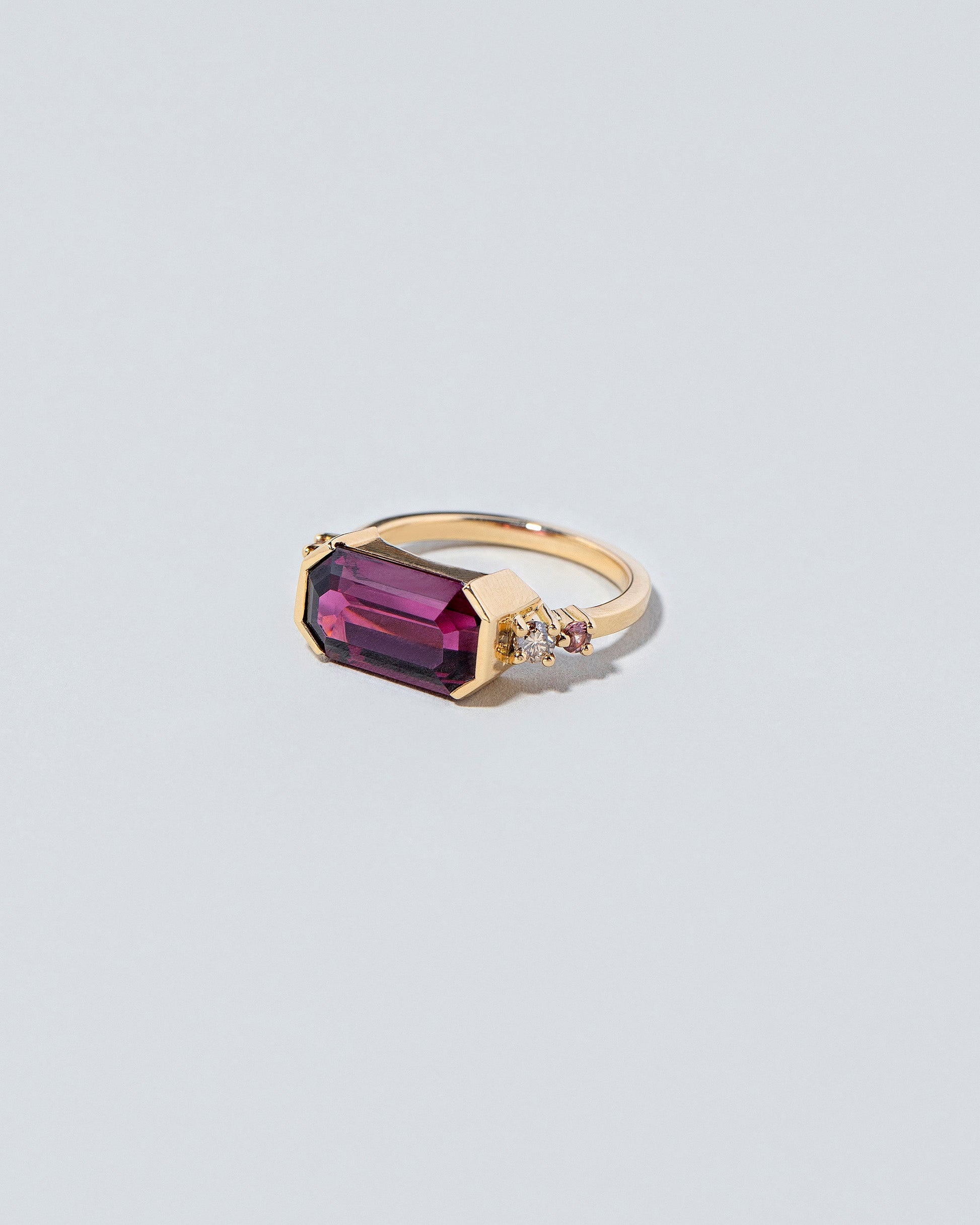  Mesa Ring on light color background.