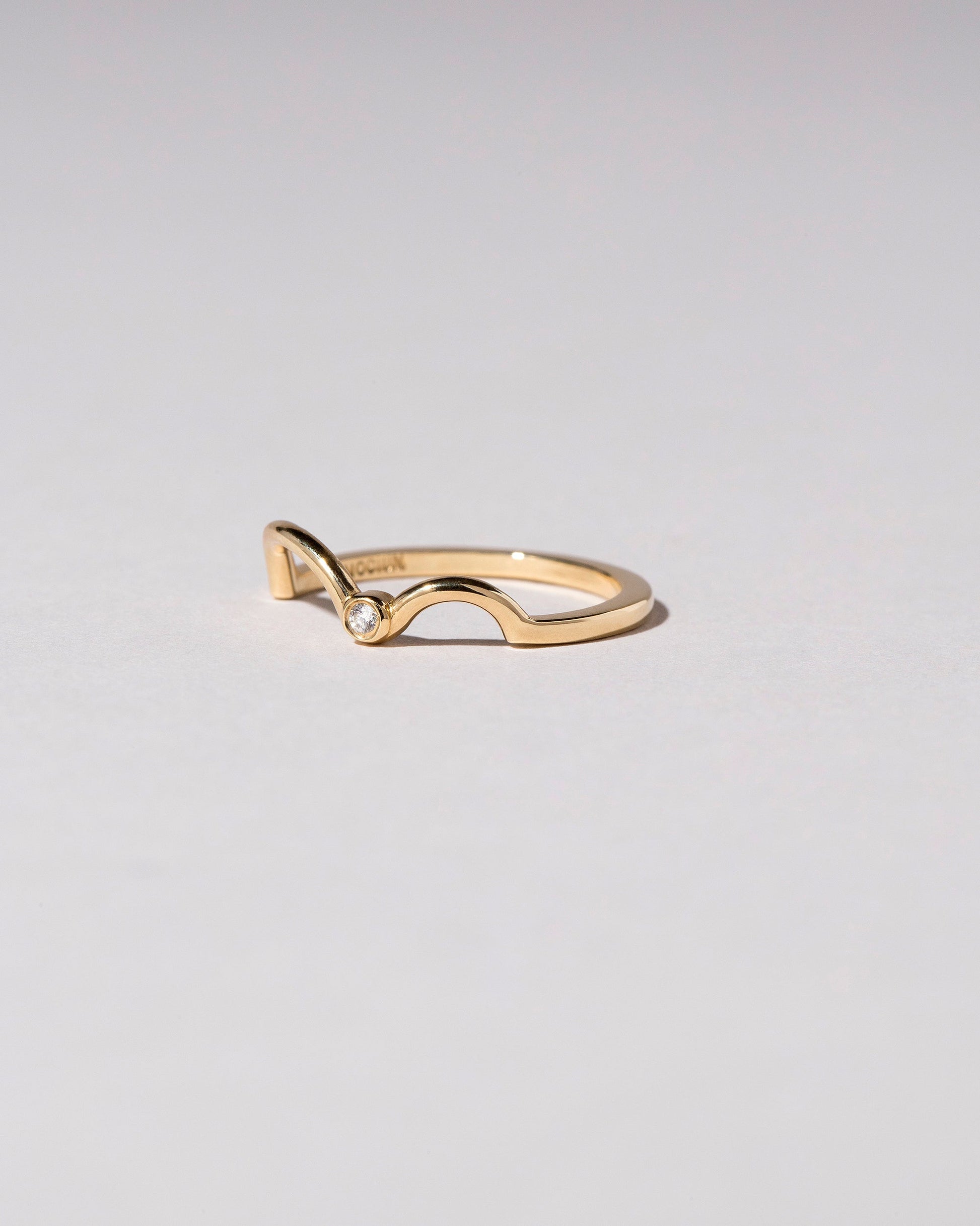  Wiggle Band - Bezel on light color background.