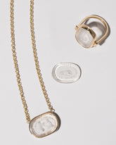  Peace Intaglio Seal on light color background.