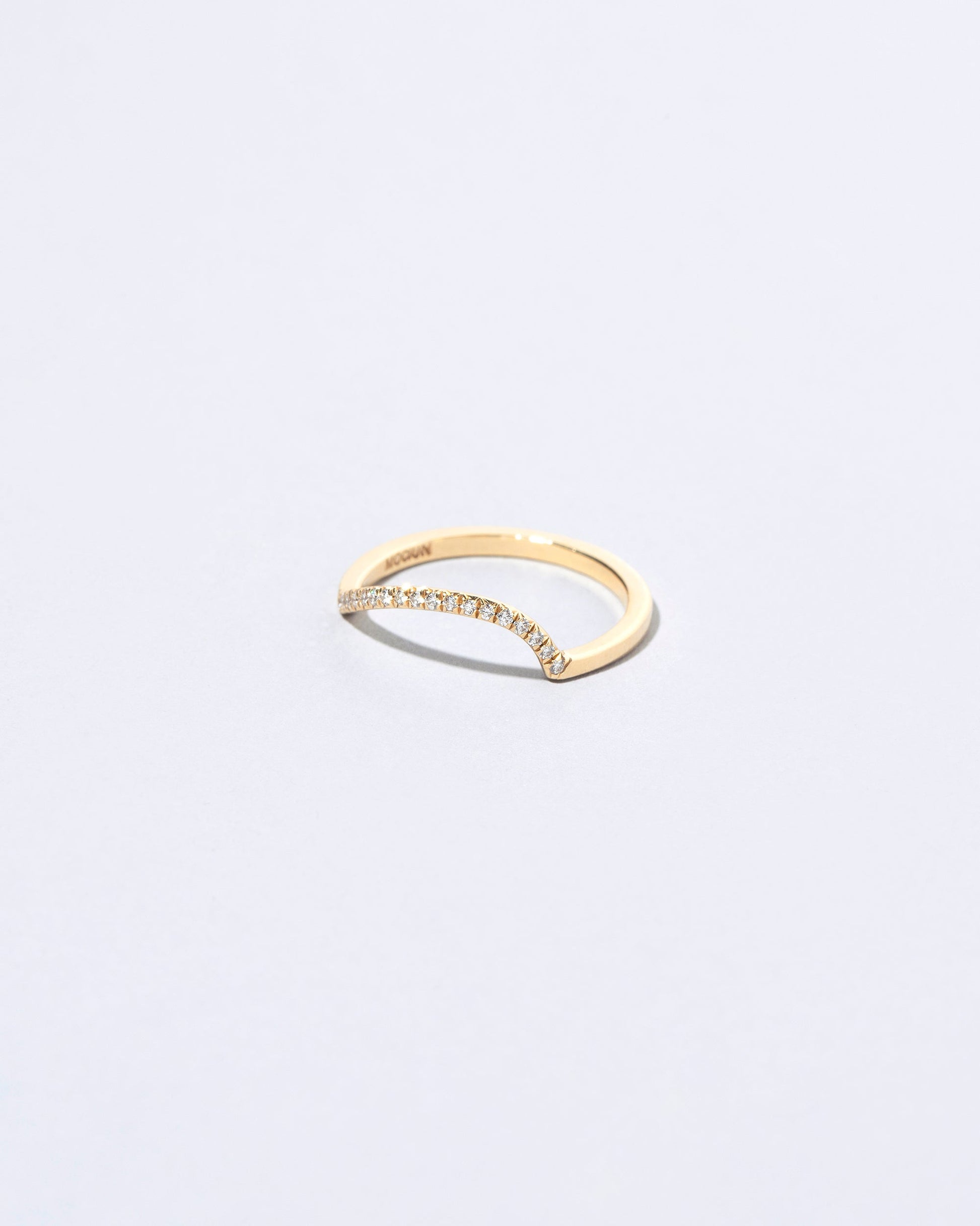  Right Slump Band - Pavé on light color background.