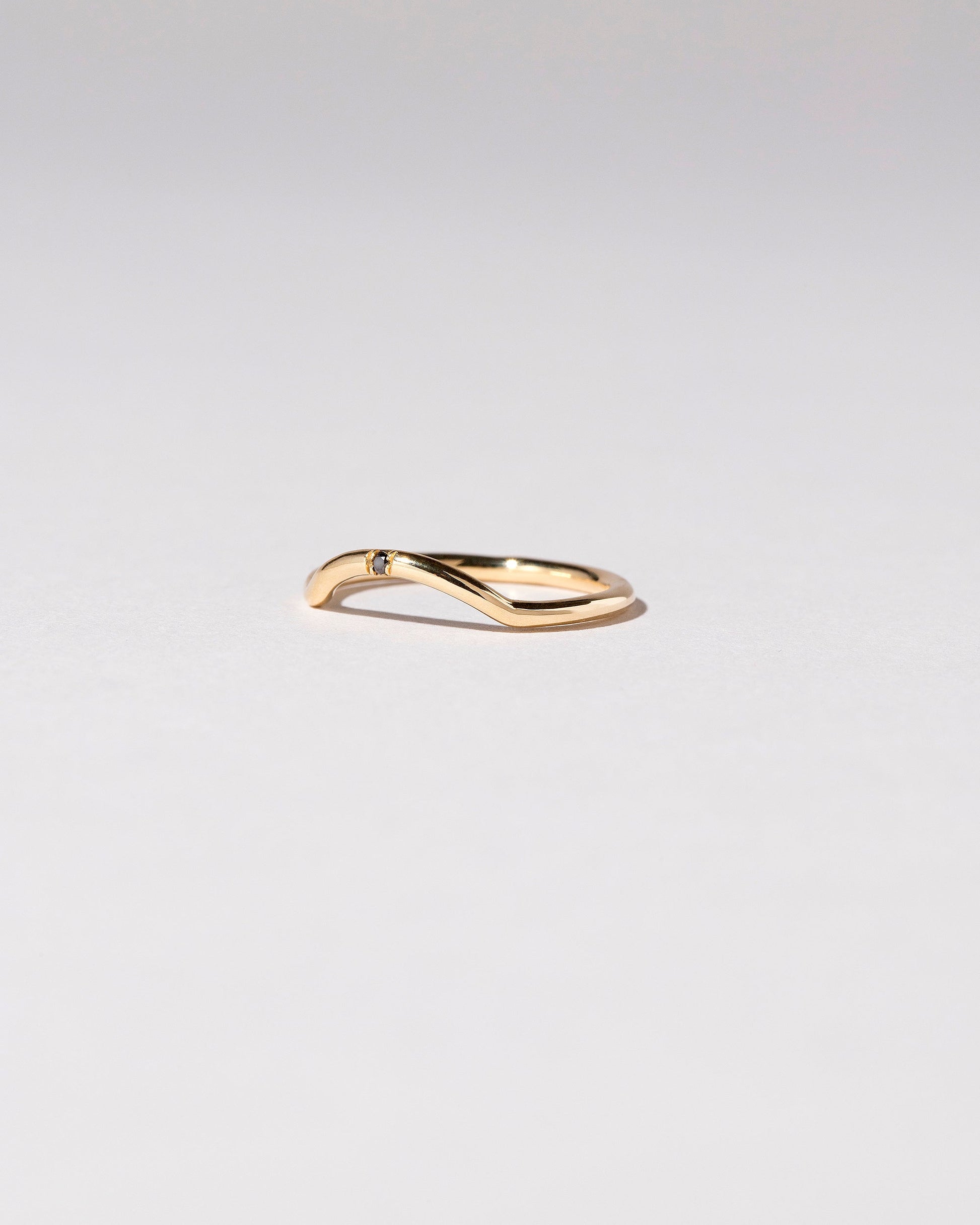  Mini Curve Band - Single Stone on light color background.