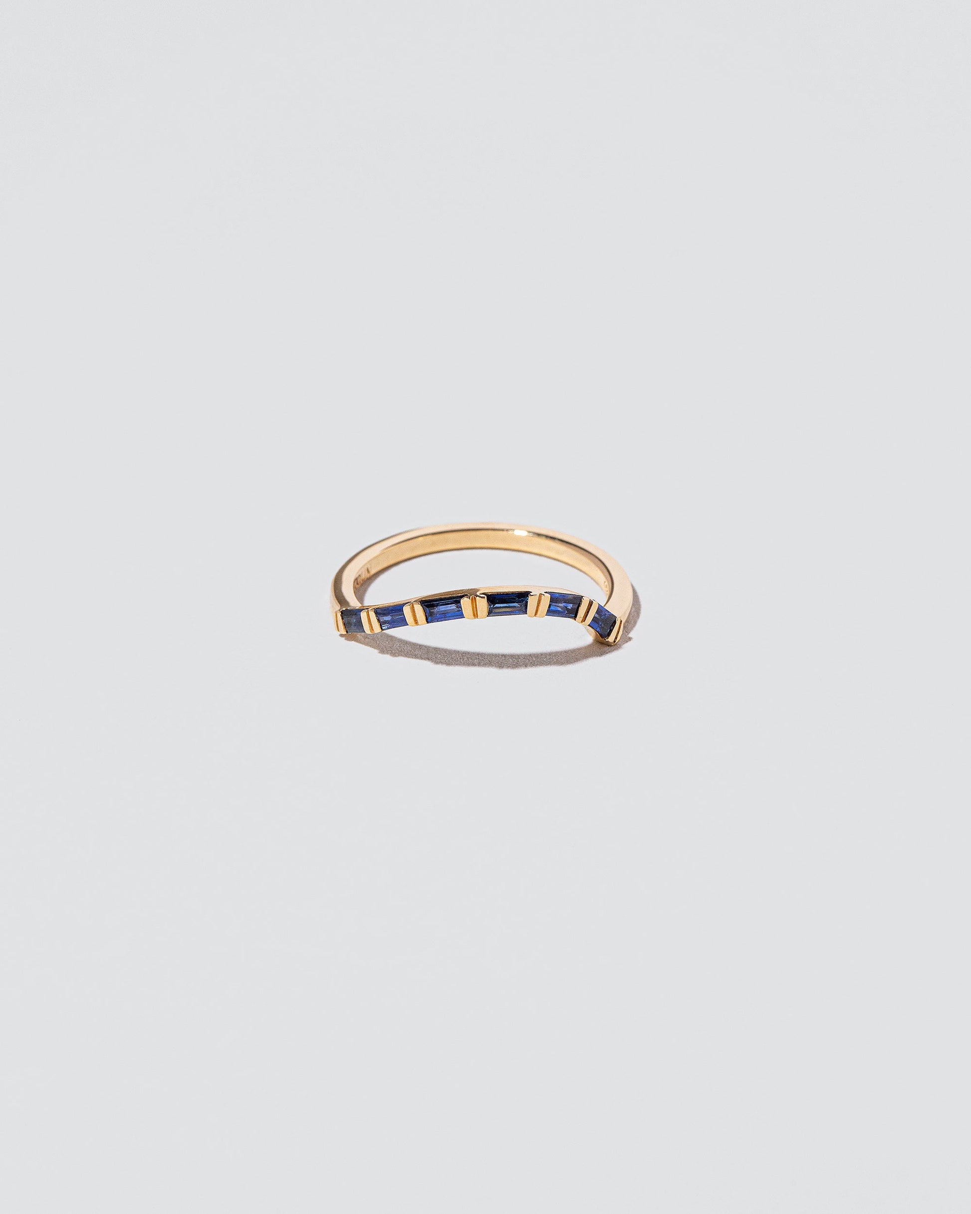  Right Slump Band - Baguette on light color background.