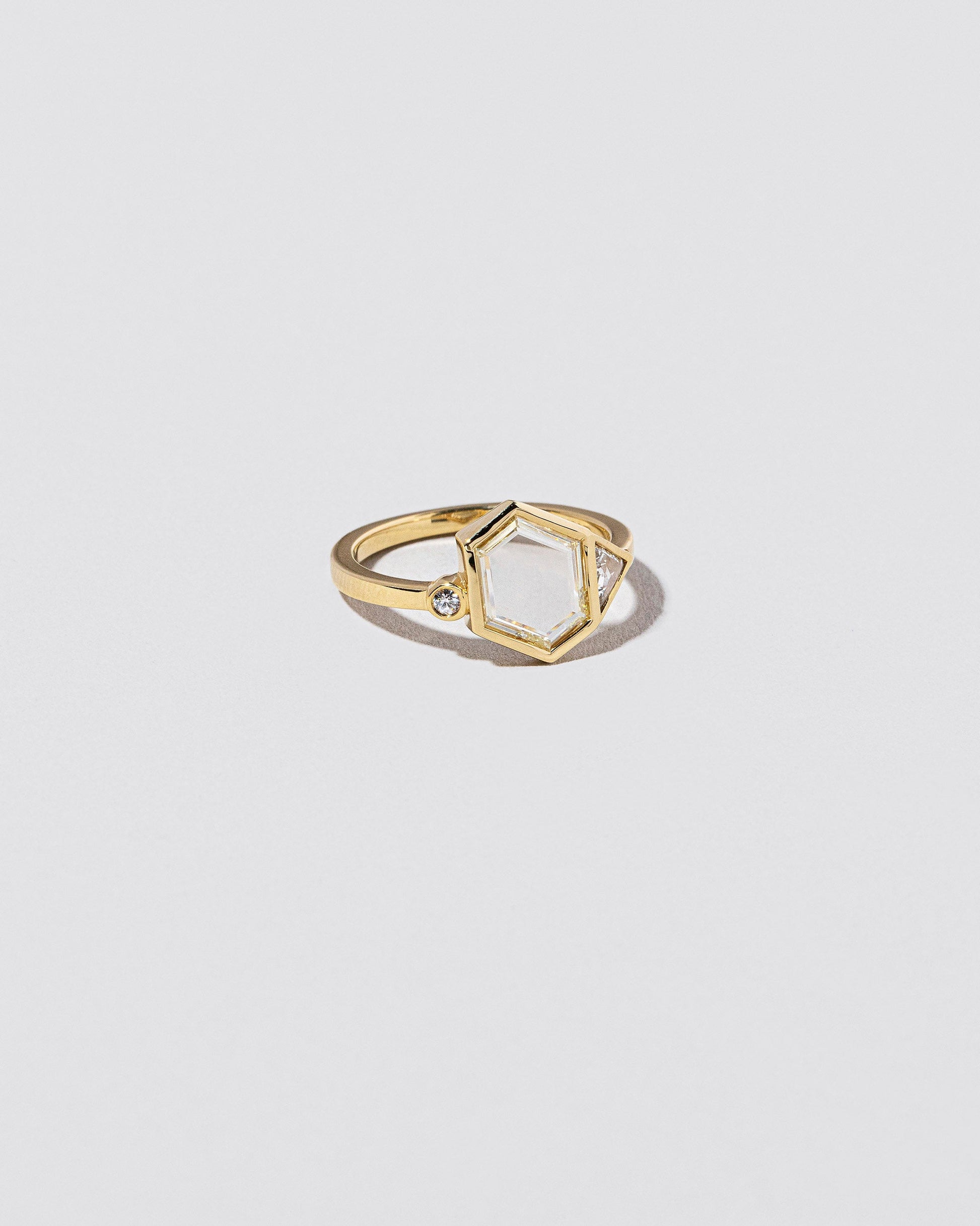 View from the side of the Effect Ring on light color background.