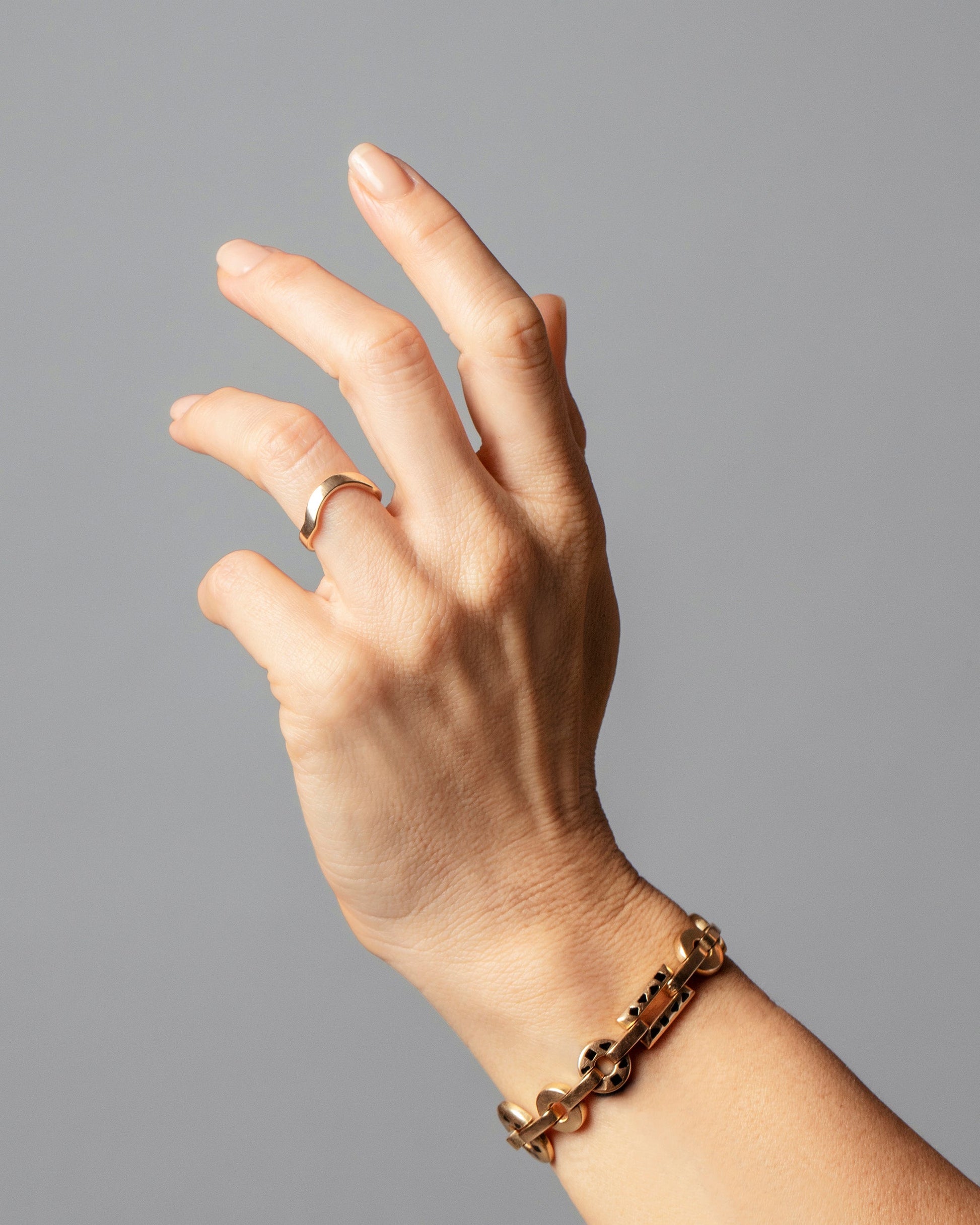 Mini Curve Band - Wide on model.