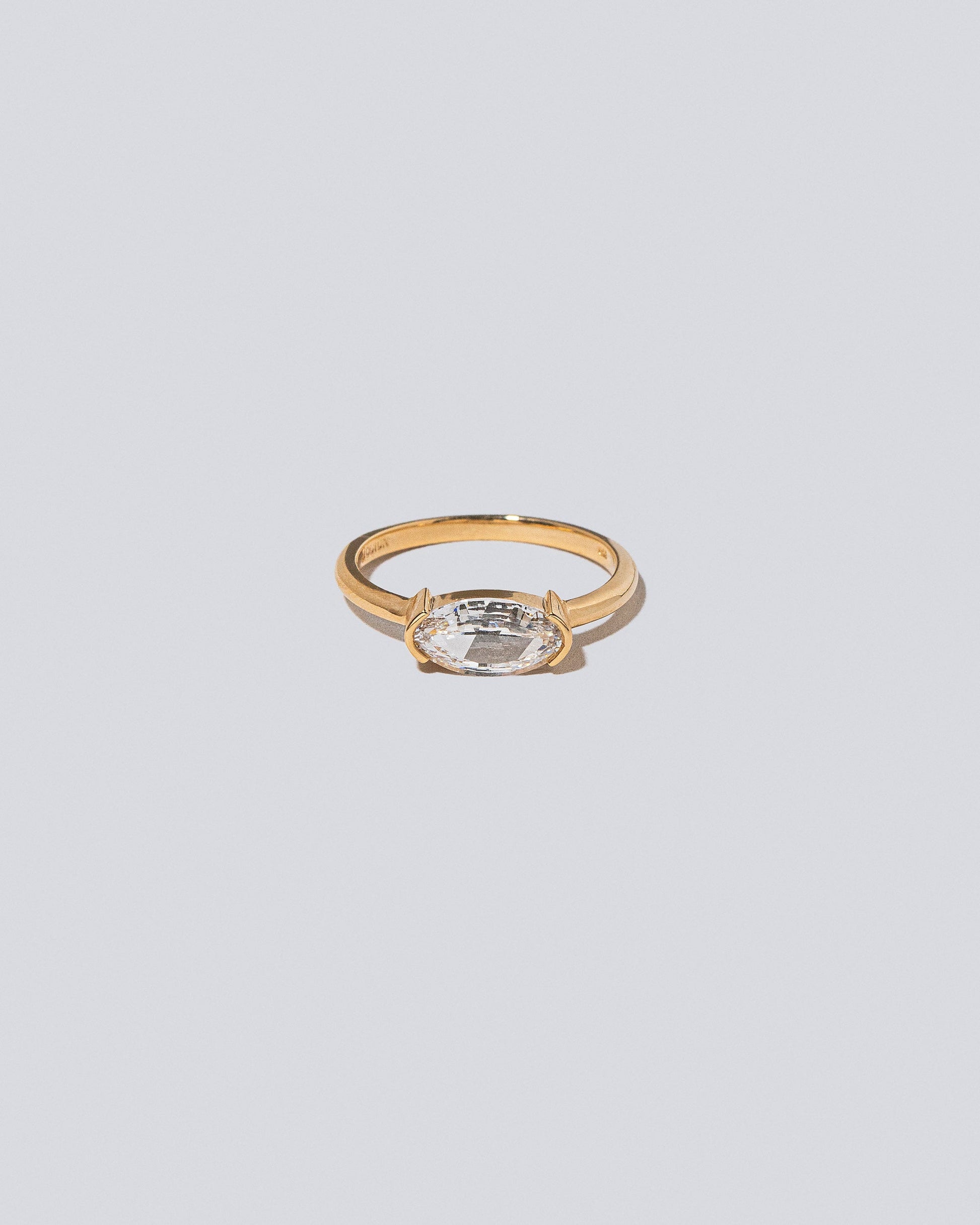 Jeté Ring on light color background.