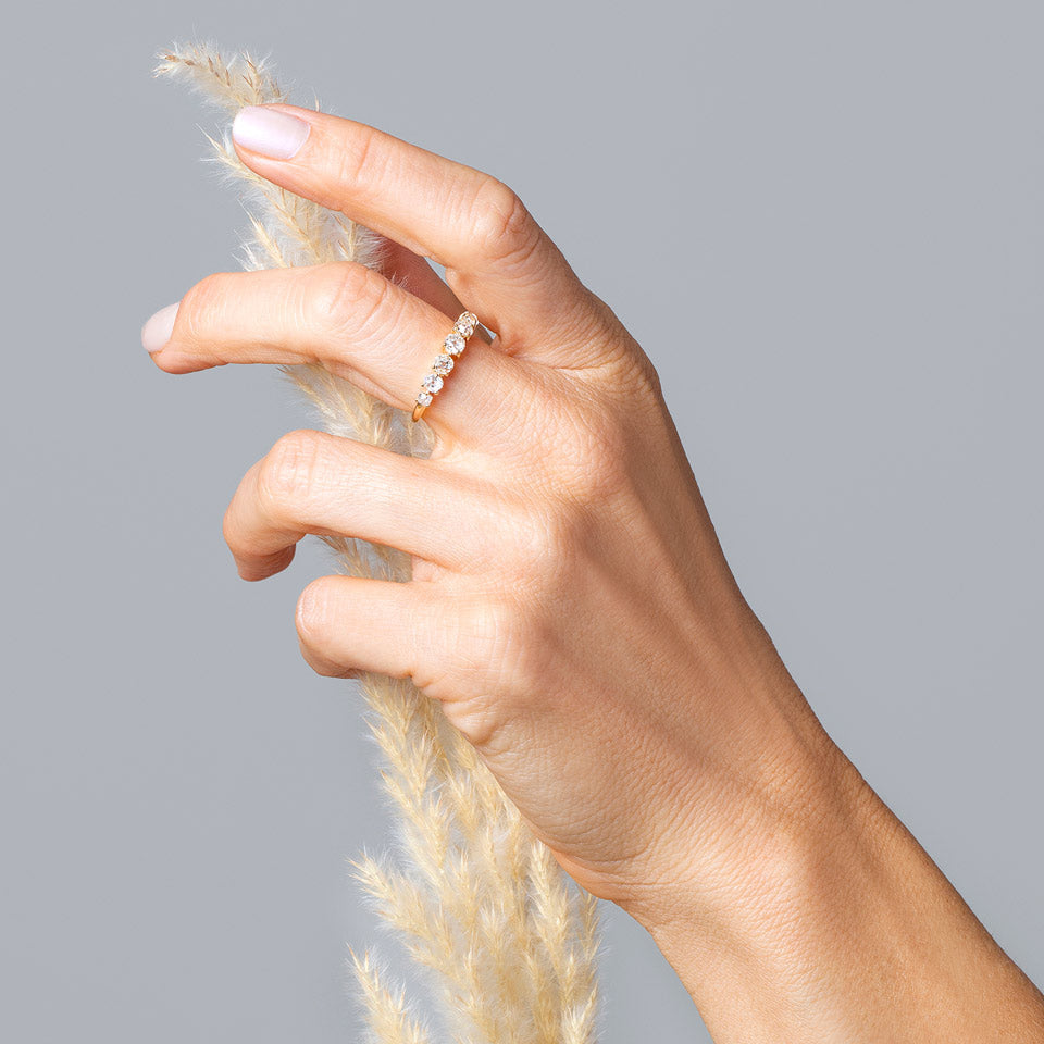 product_details::Strand Band on model.